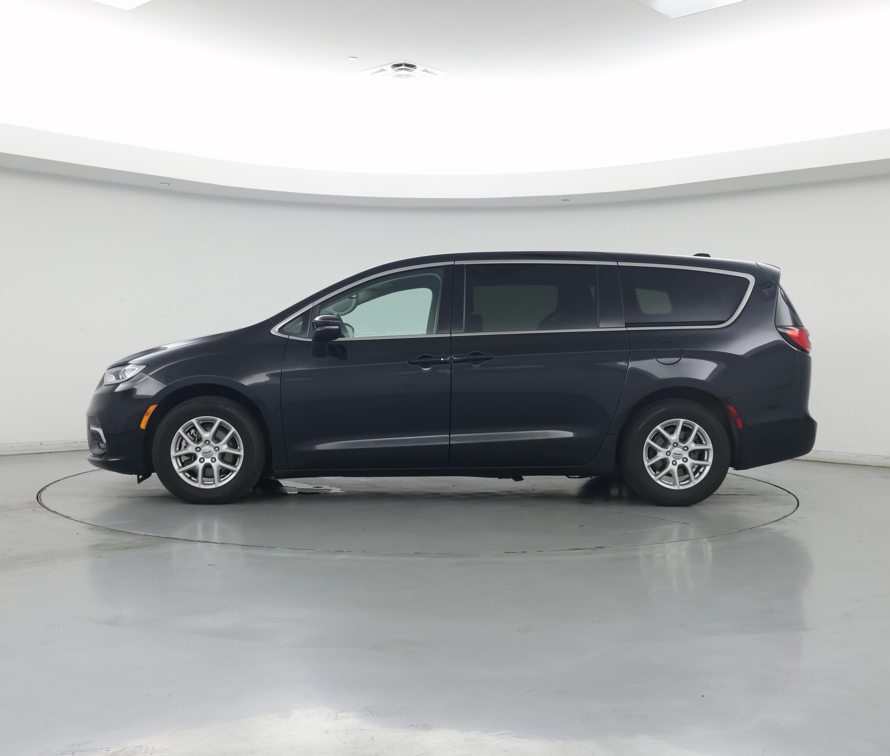 Thumbnail: 2023 Chrysler Pacifica - 3