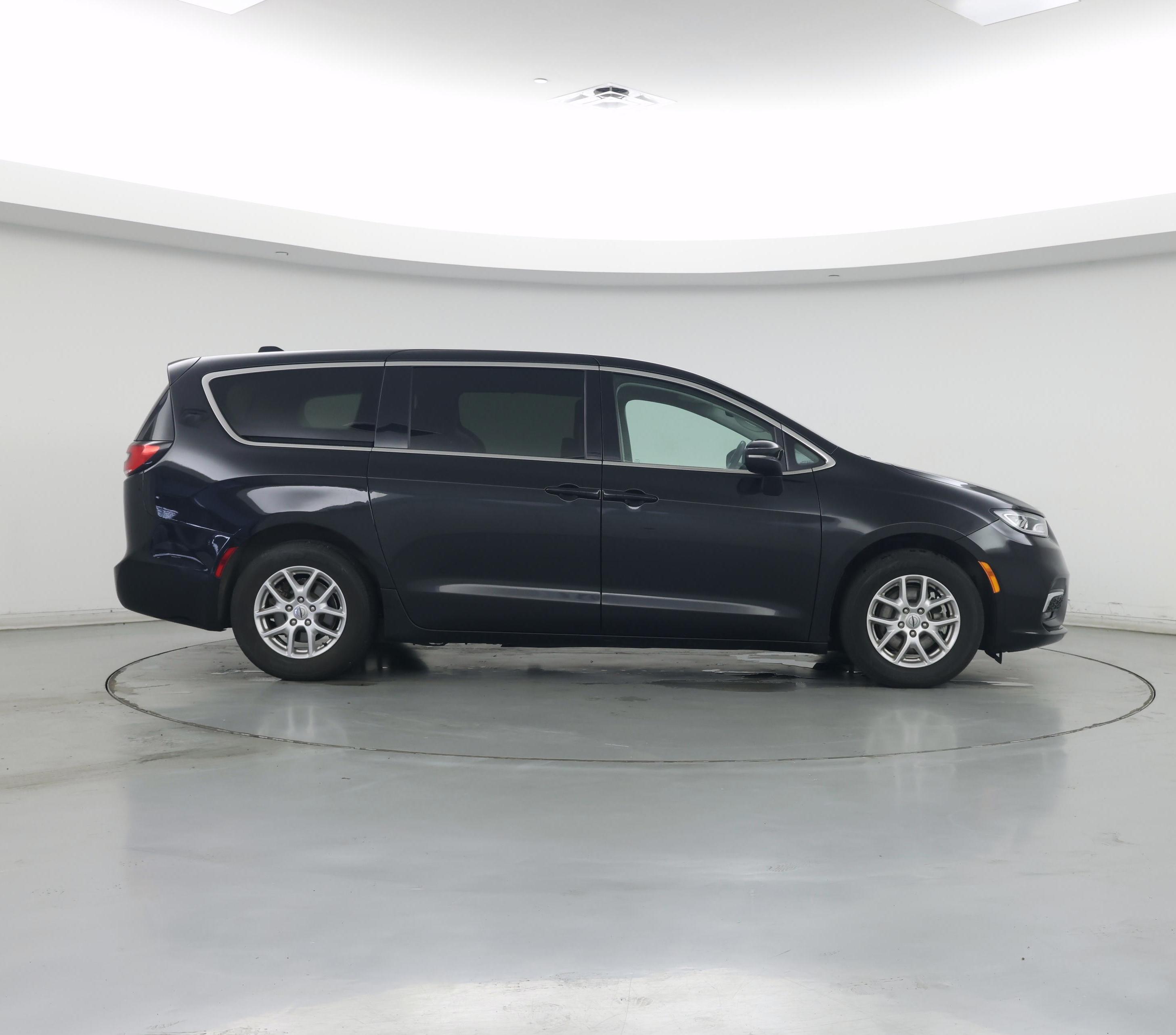 Thumbnail: 2023 Chrysler Pacifica - 7