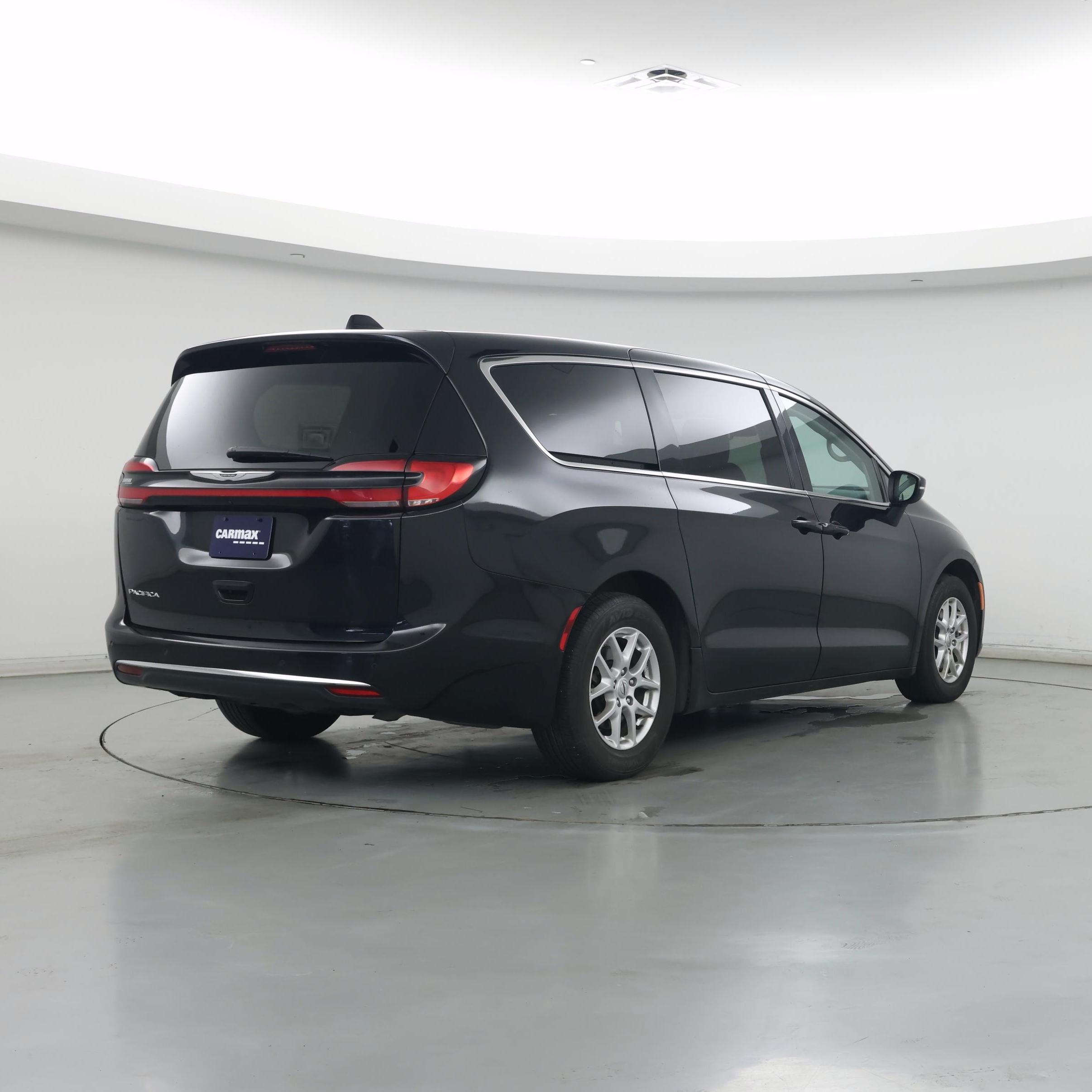 Thumbnail: 2023 Chrysler Pacifica - 8