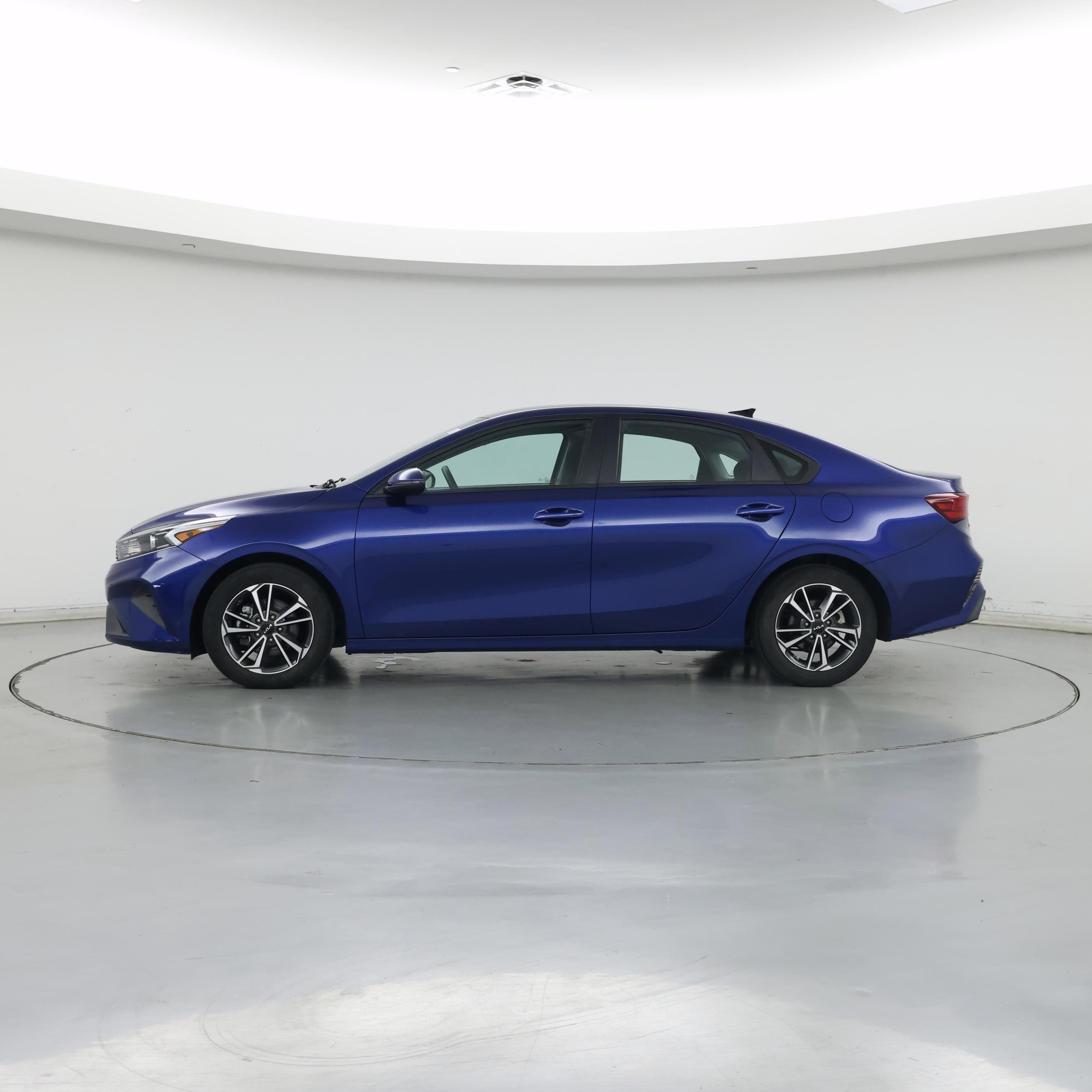 Thumbnail: 2023 Kia Forte - 3