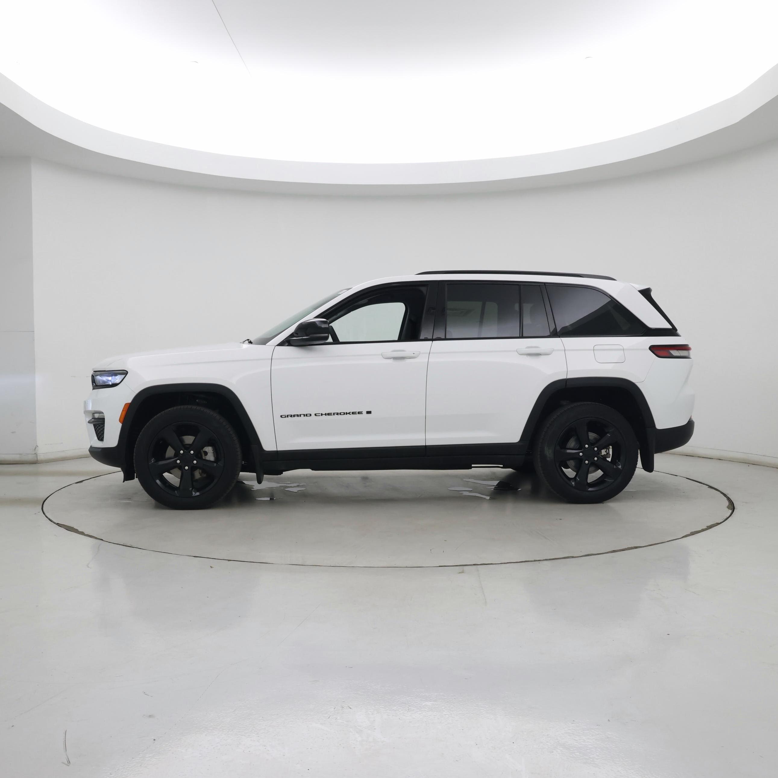 Thumbnail: 2023 Jeep Grand Cherokee - 3