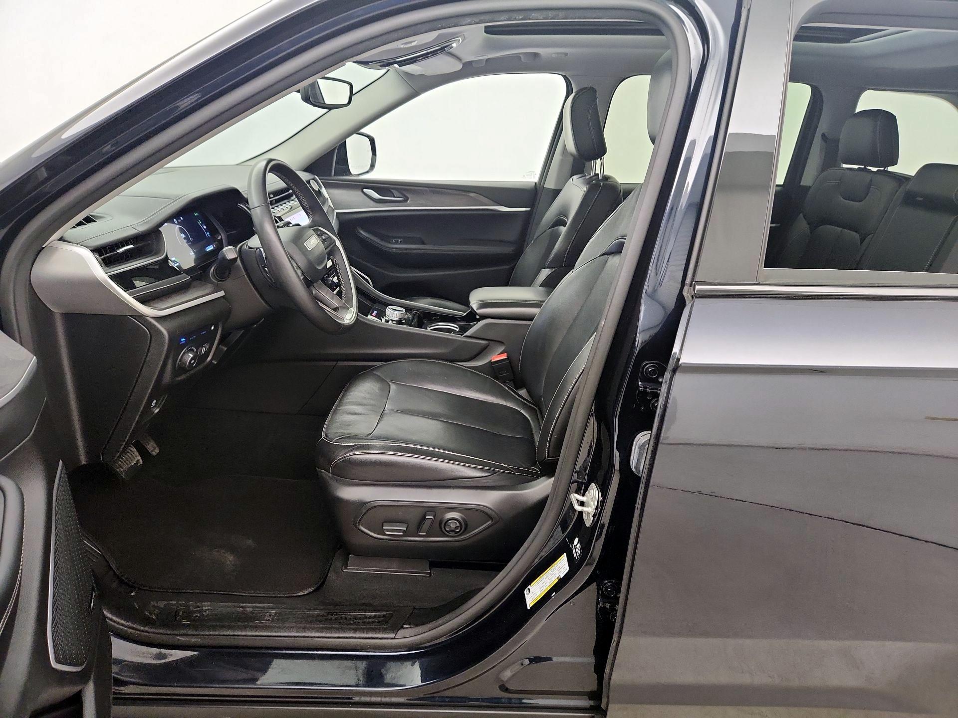 Thumbnail: 2022 Jeep Grand Cherokee - 11