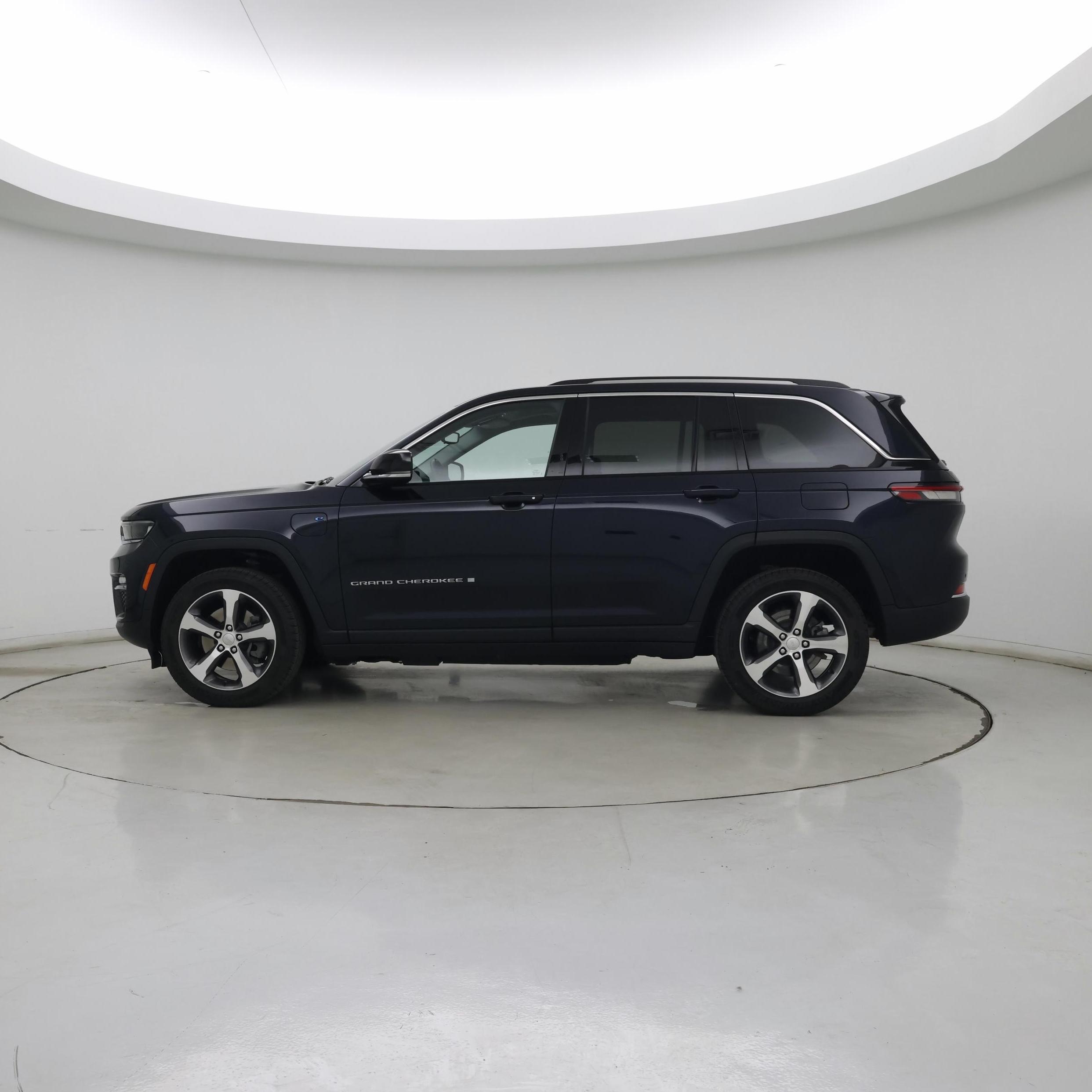 Thumbnail: 2022 Jeep Grand Cherokee - 3