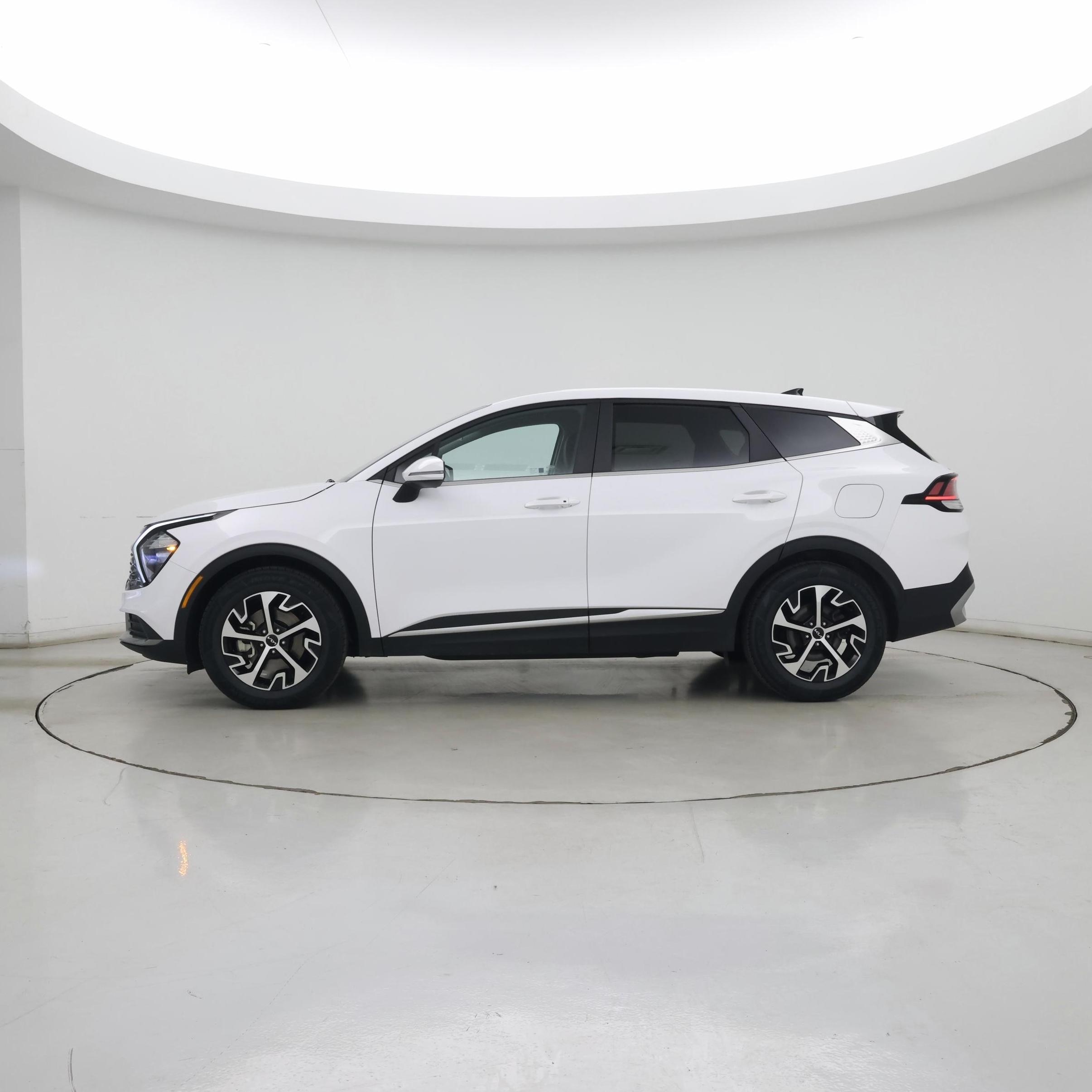 Thumbnail: 2023 Kia Sportage - 3