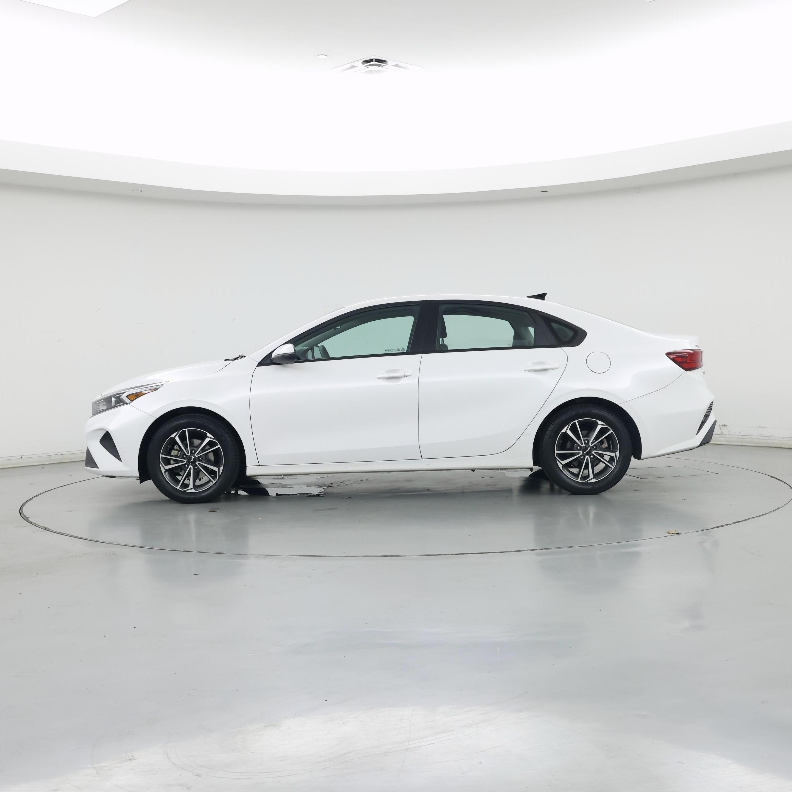Thumbnail: 2022 Kia Forte - 3