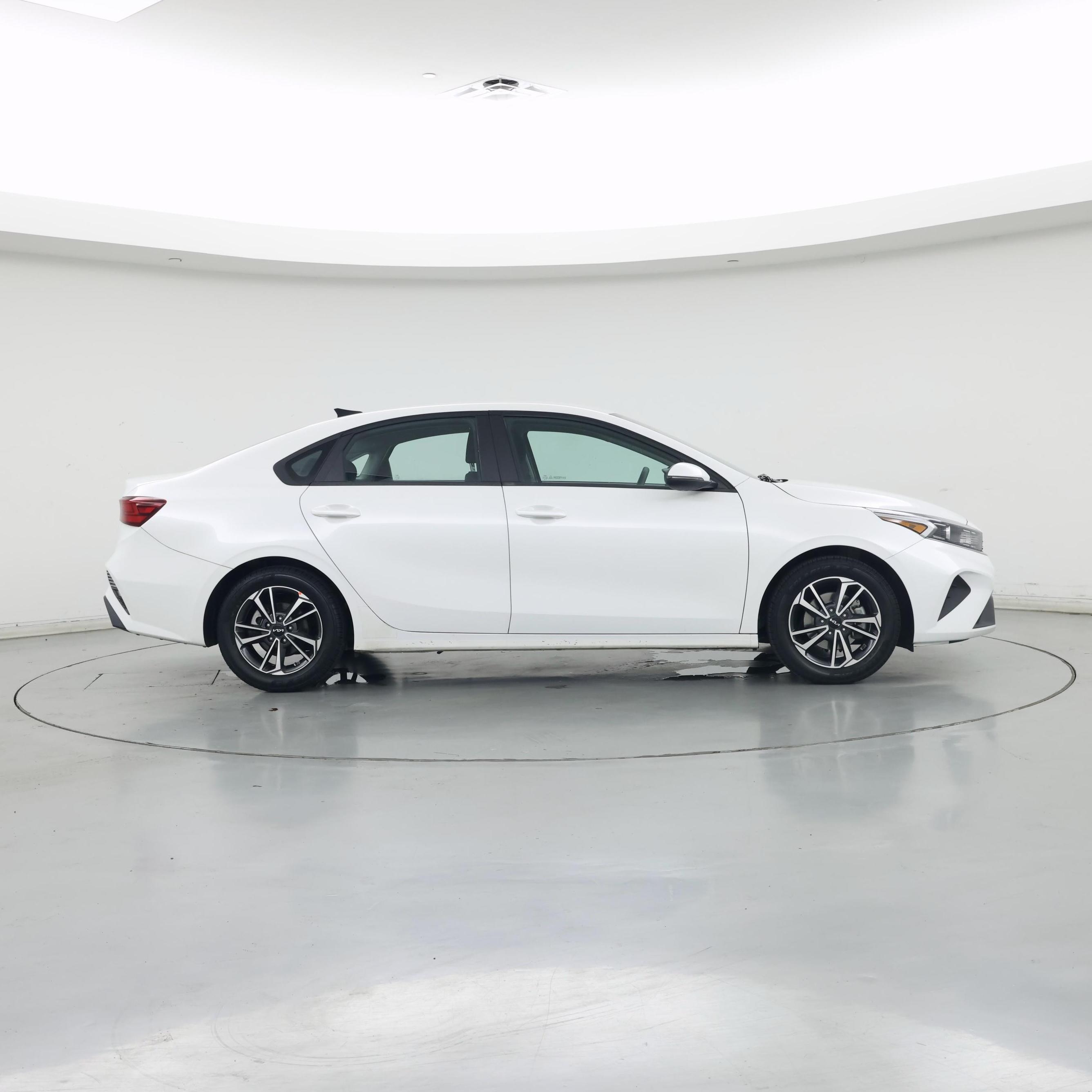 Thumbnail: 2022 Kia Forte - 7