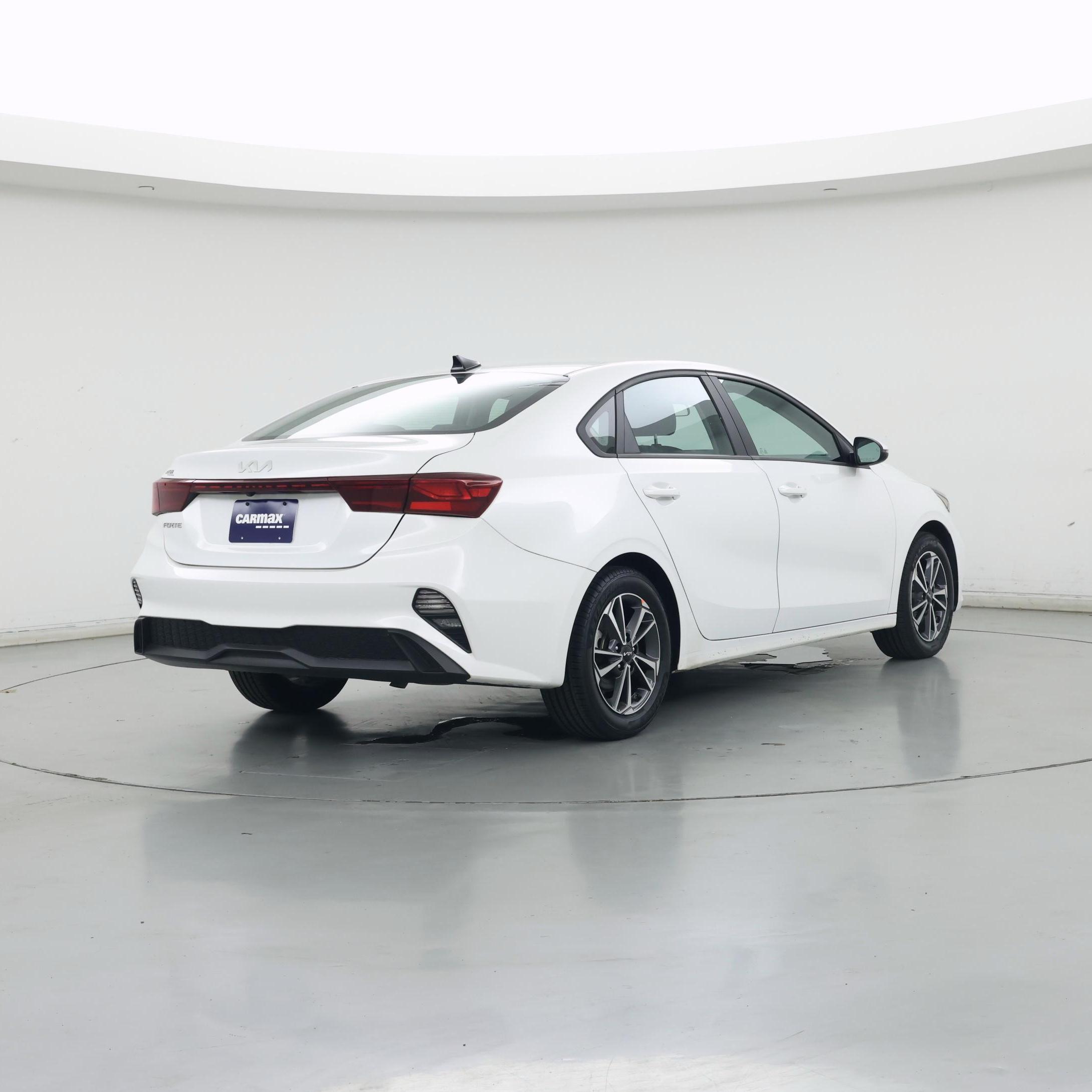 Thumbnail: 2022 Kia Forte - 8