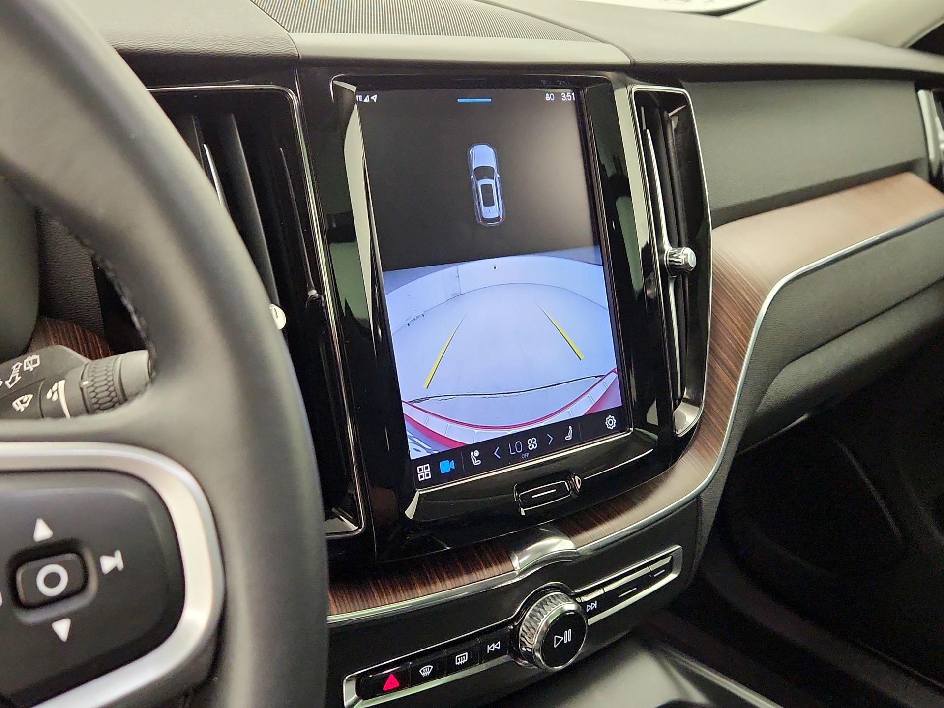 Thumbnail: 2022 Volvo XC60 - 15