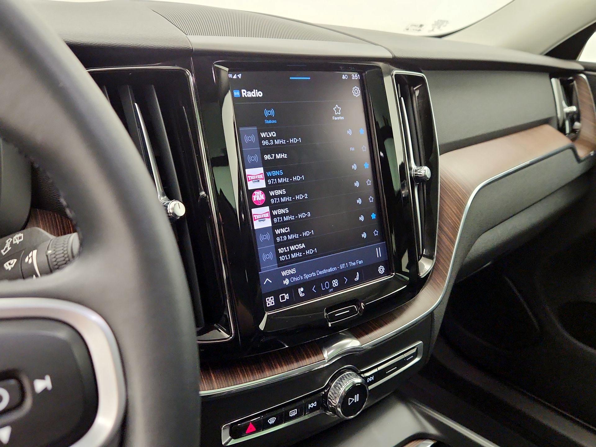 Thumbnail: 2022 Volvo XC60 - 16