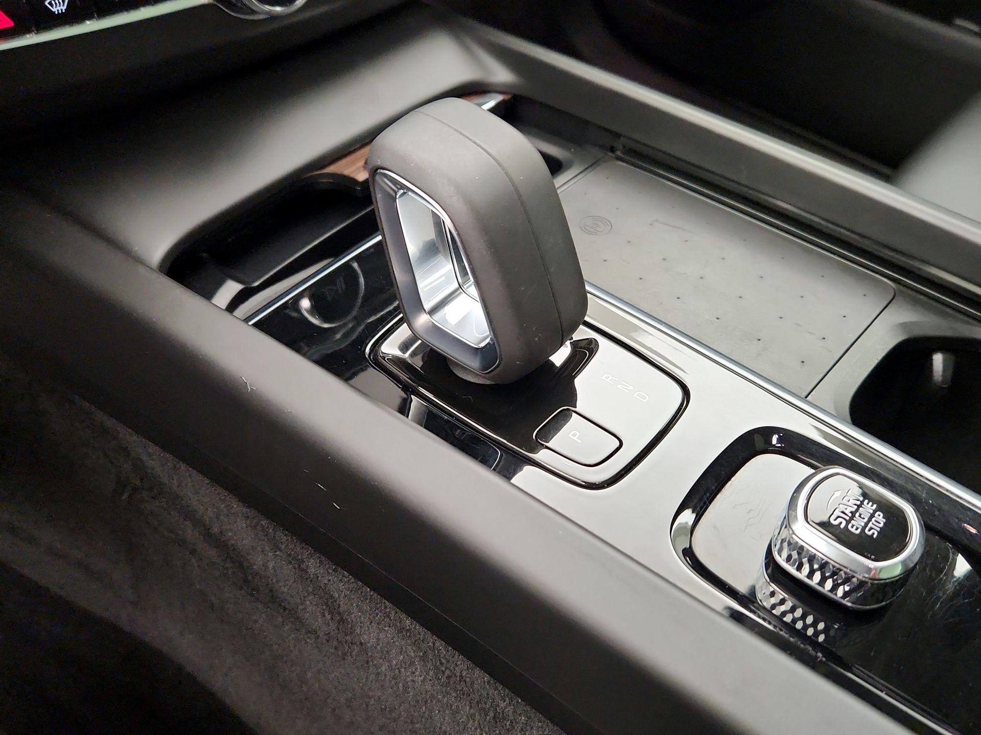 Thumbnail: 2022 Volvo XC60 - 18