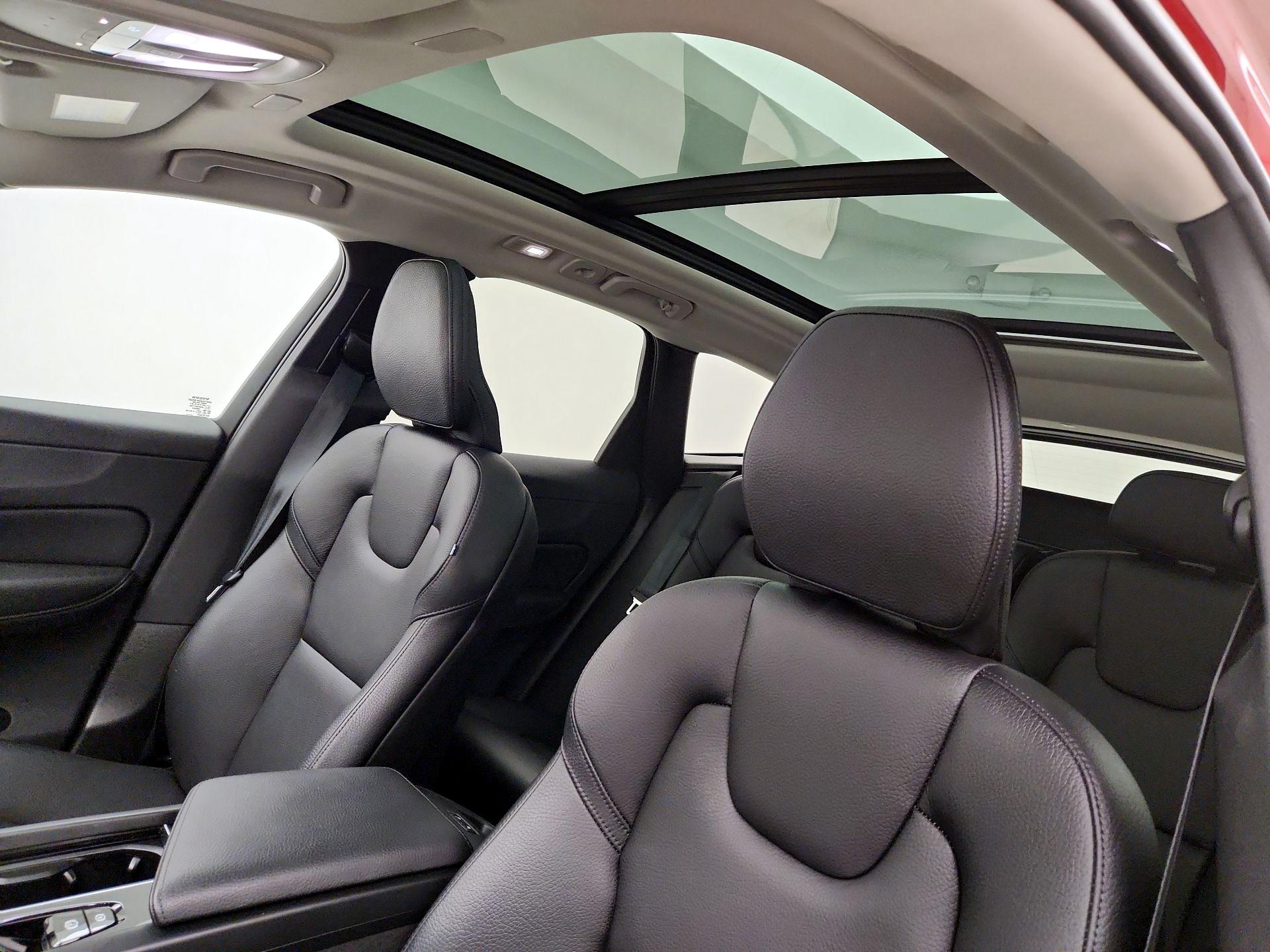 Thumbnail: 2022 Volvo XC60 - 20