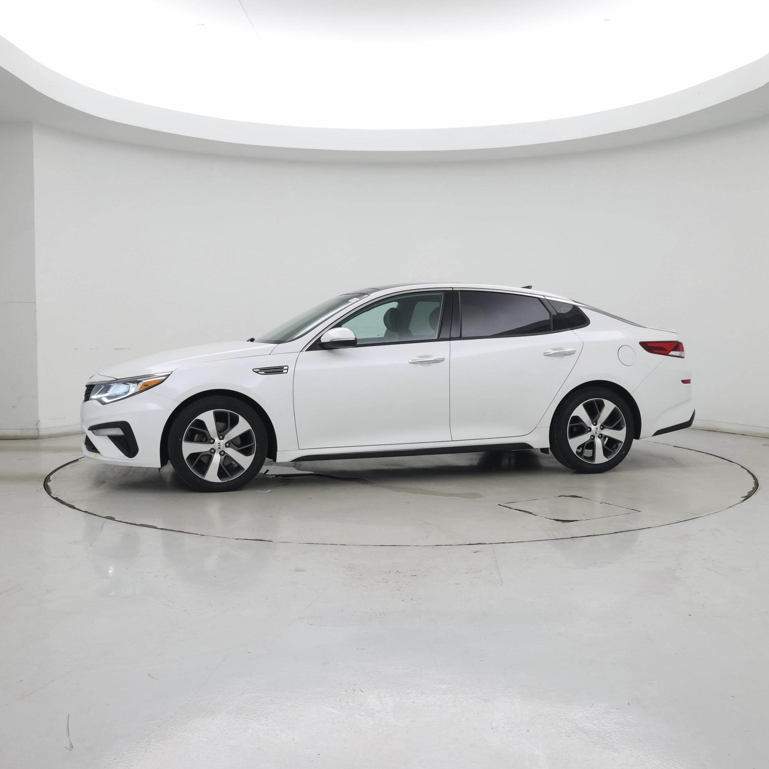 Thumbnail: 2019 Kia Optima - 4
