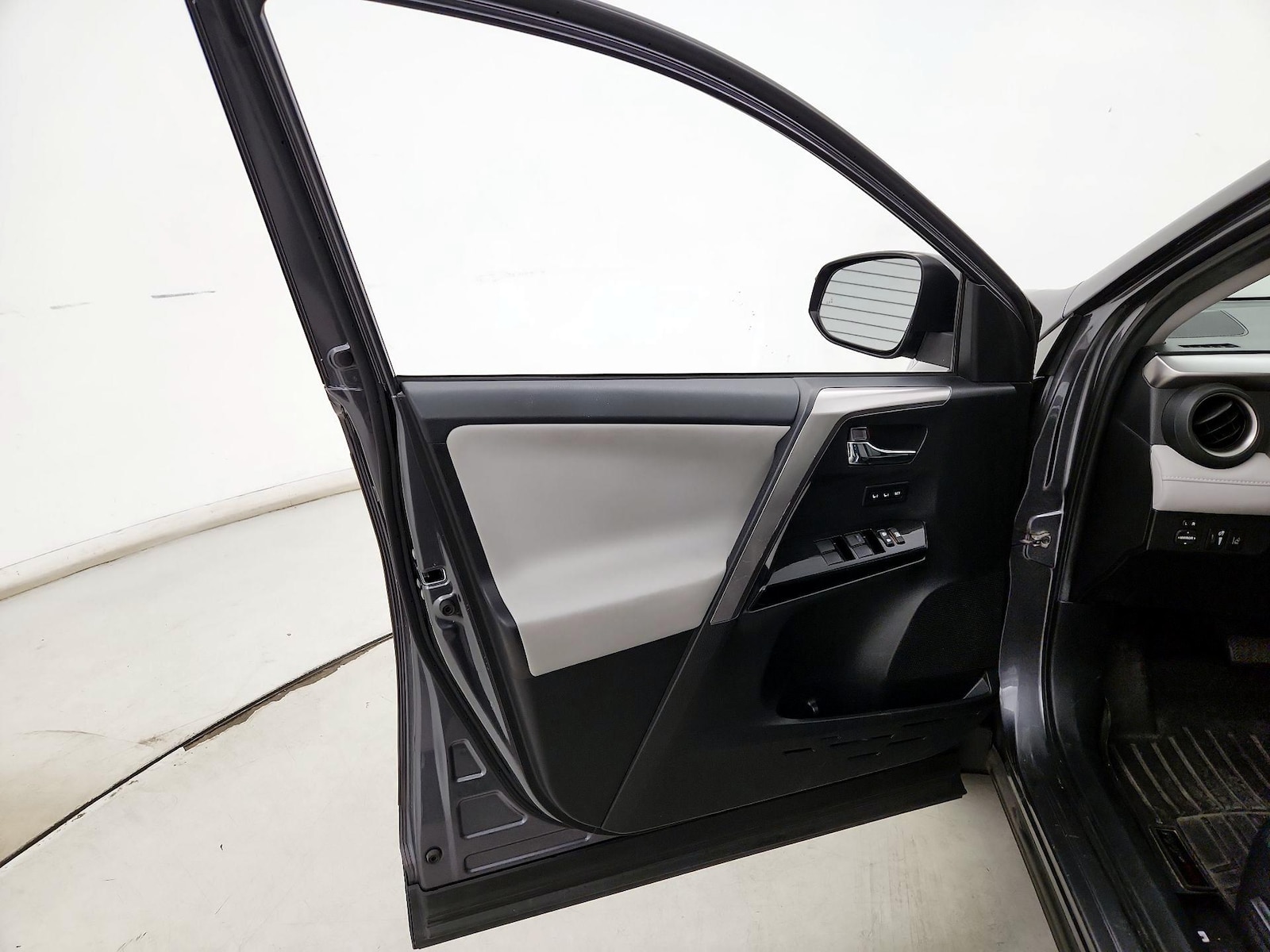 2016 Toyota RAV4 Limited - Photo 13