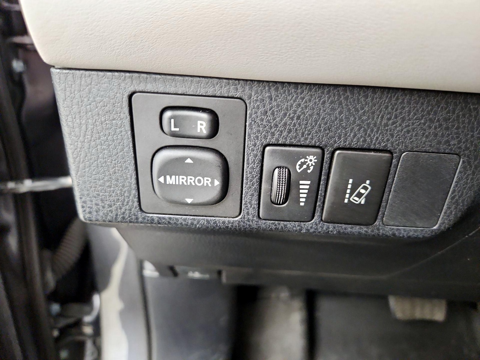 2016 Toyota RAV4 Limited - Photo 14