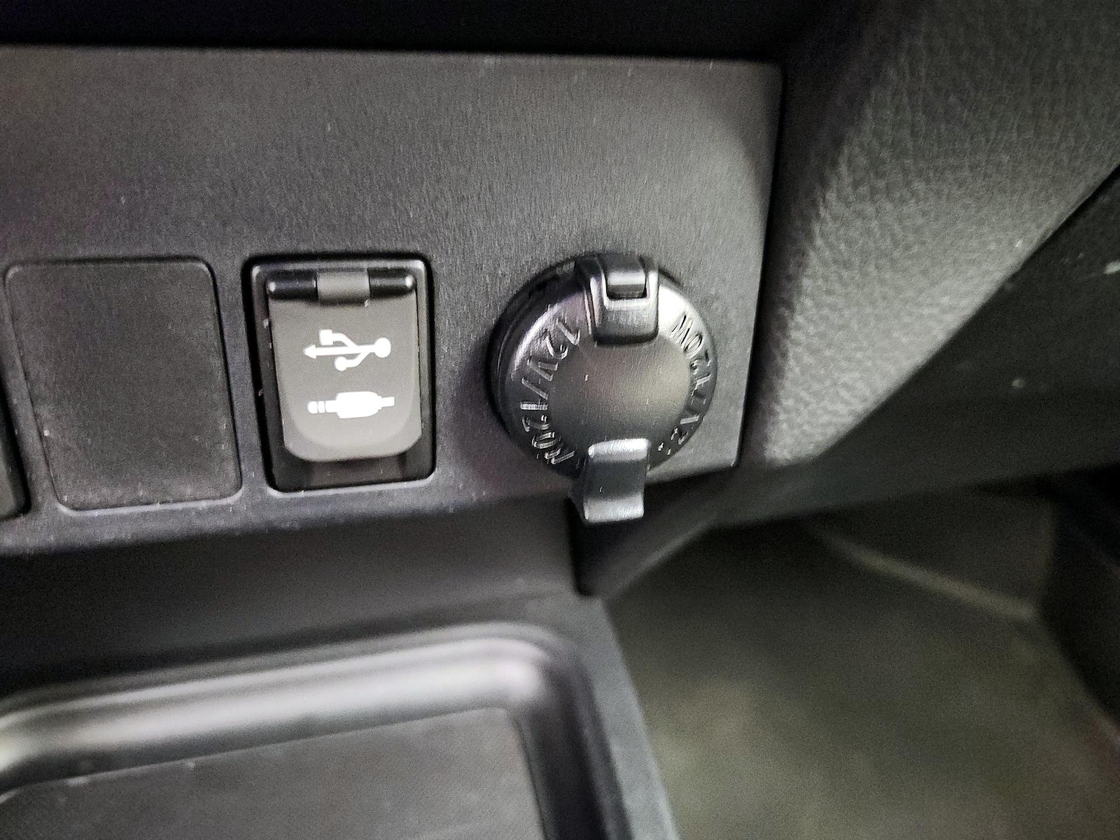2016 Toyota RAV4 Limited - Photo 19