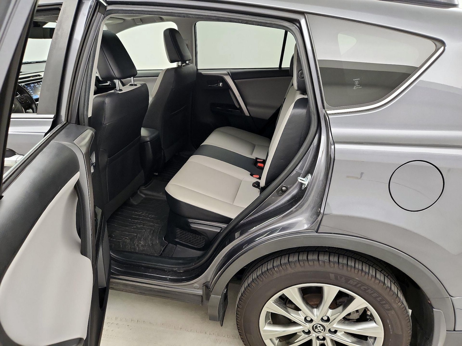2016 Toyota RAV4 Limited - Photo 21