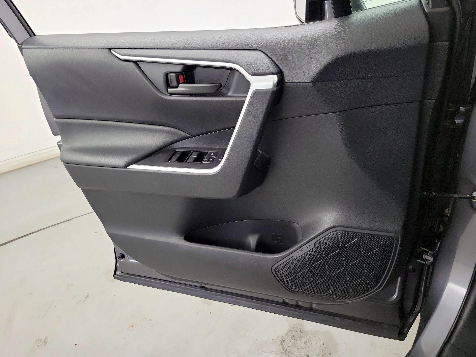 Thumbnail: 2021 Toyota RAV4 - 12