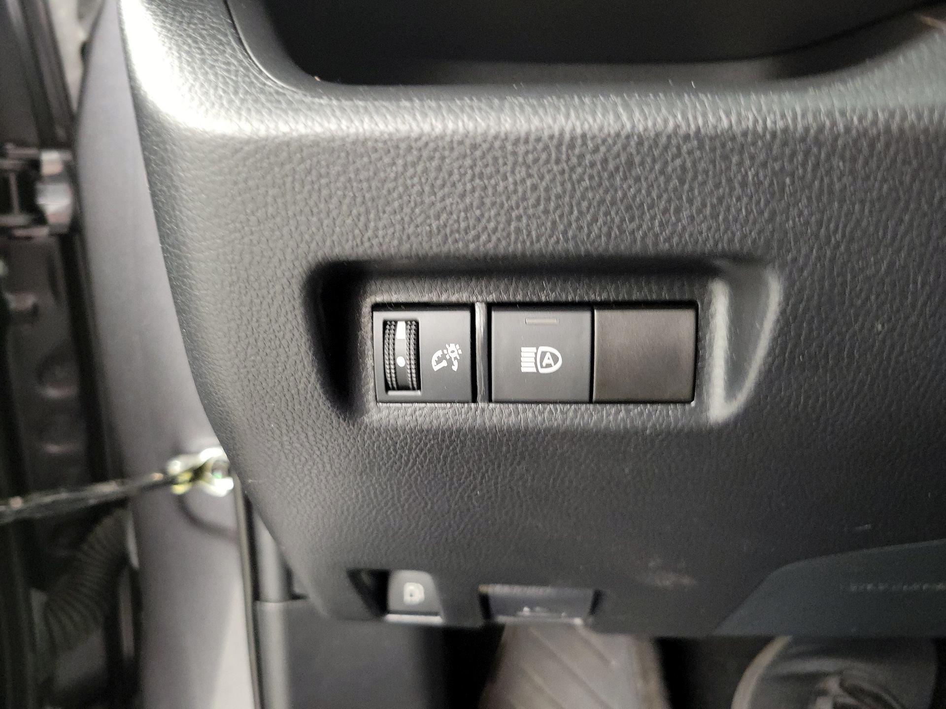 Thumbnail: 2021 Toyota RAV4 - 13