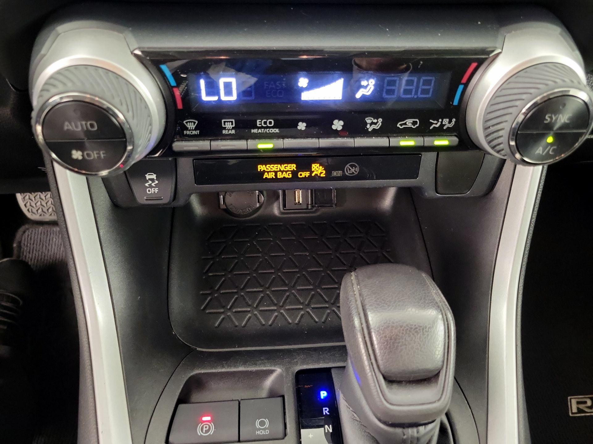 Thumbnail: 2021 Toyota RAV4 - 17
