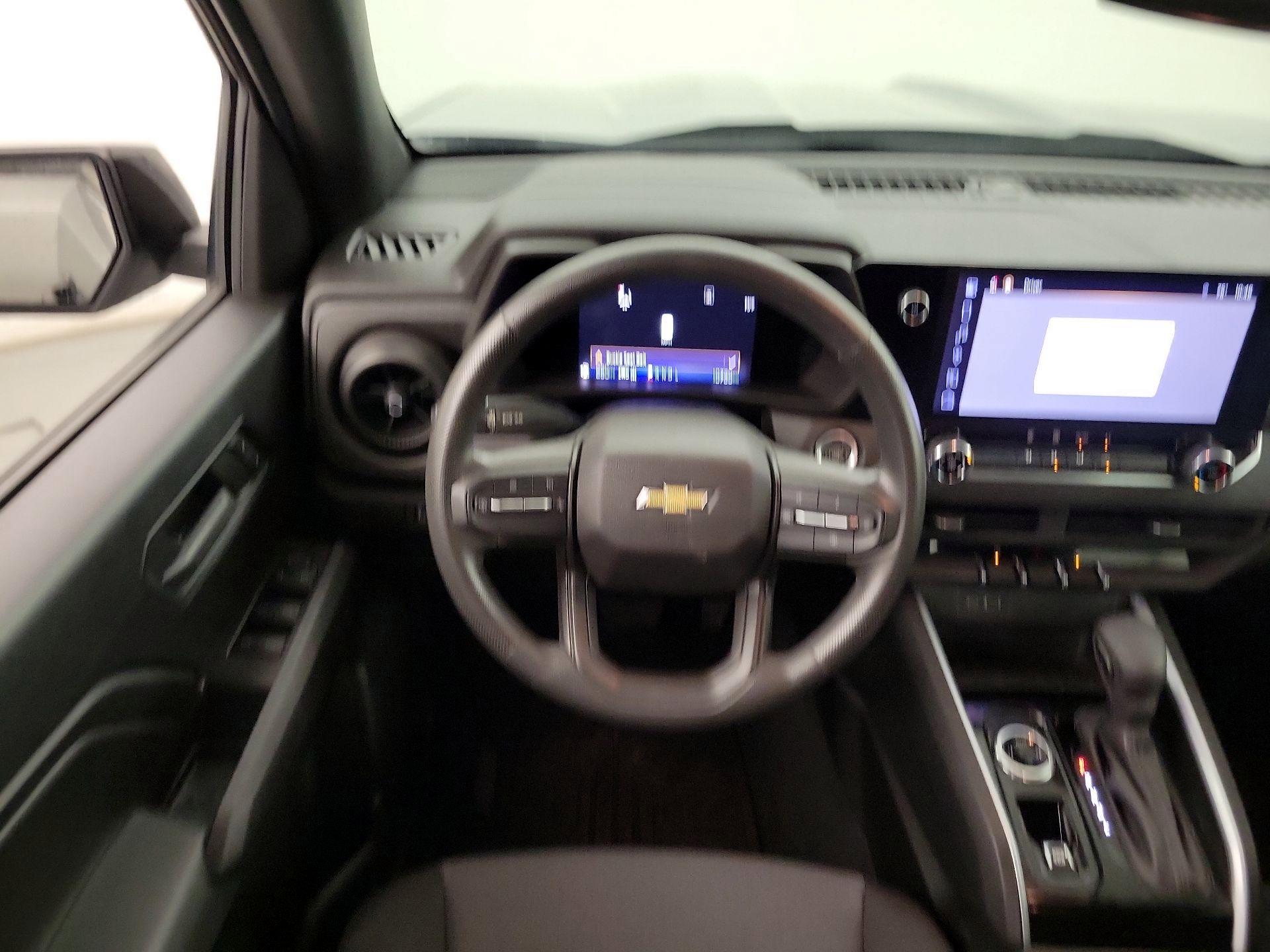 Thumbnail: 2023 Chevrolet Colorado - 10