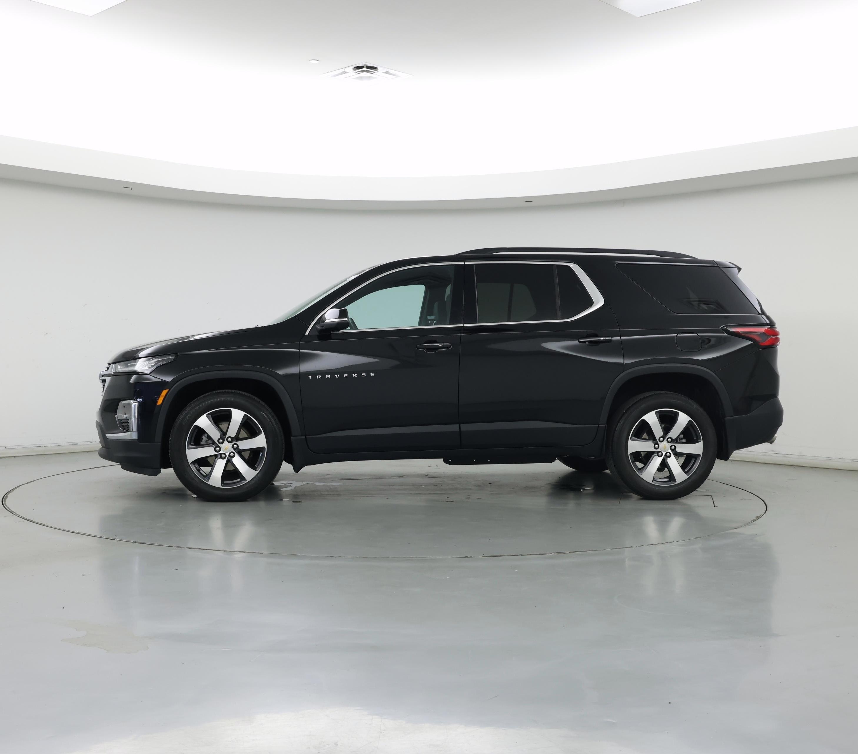 Thumbnail: 2023 Chevrolet Traverse - 3