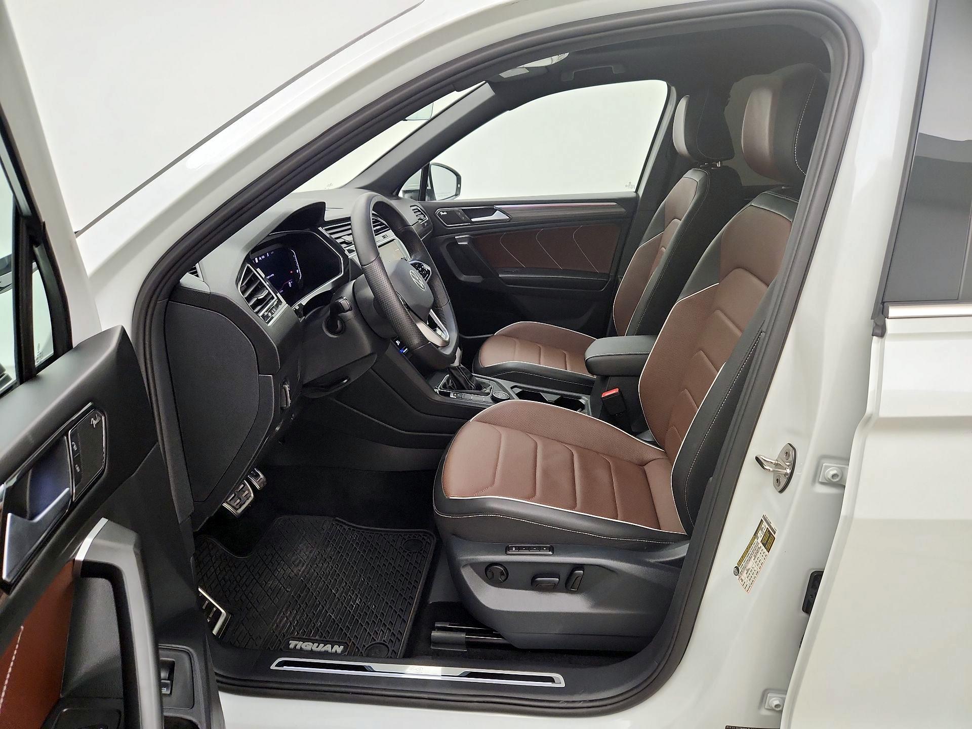 Thumbnail: 2024 Volkswagen Tiguan - 11