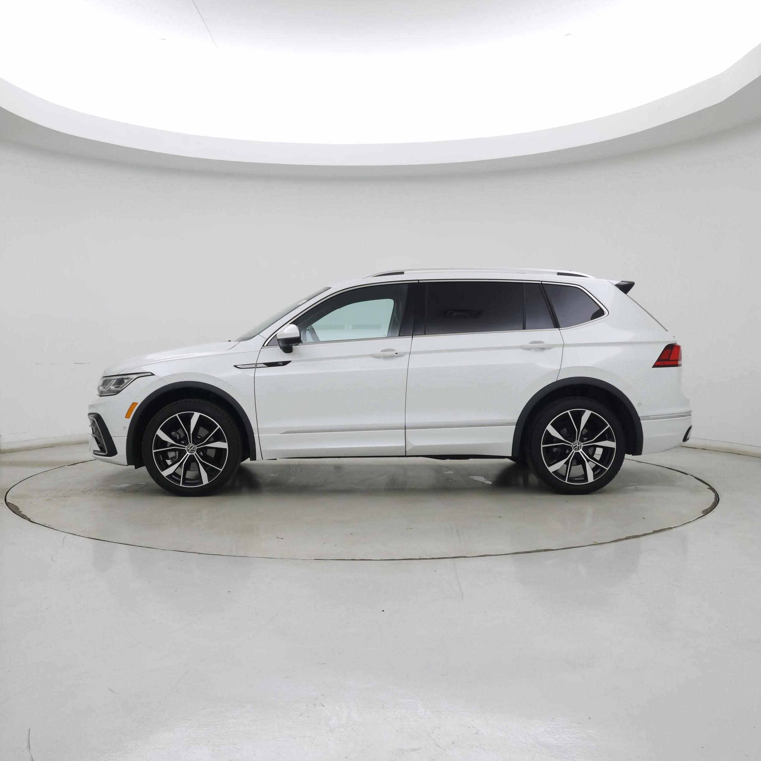 Thumbnail: 2024 Volkswagen Tiguan - 3