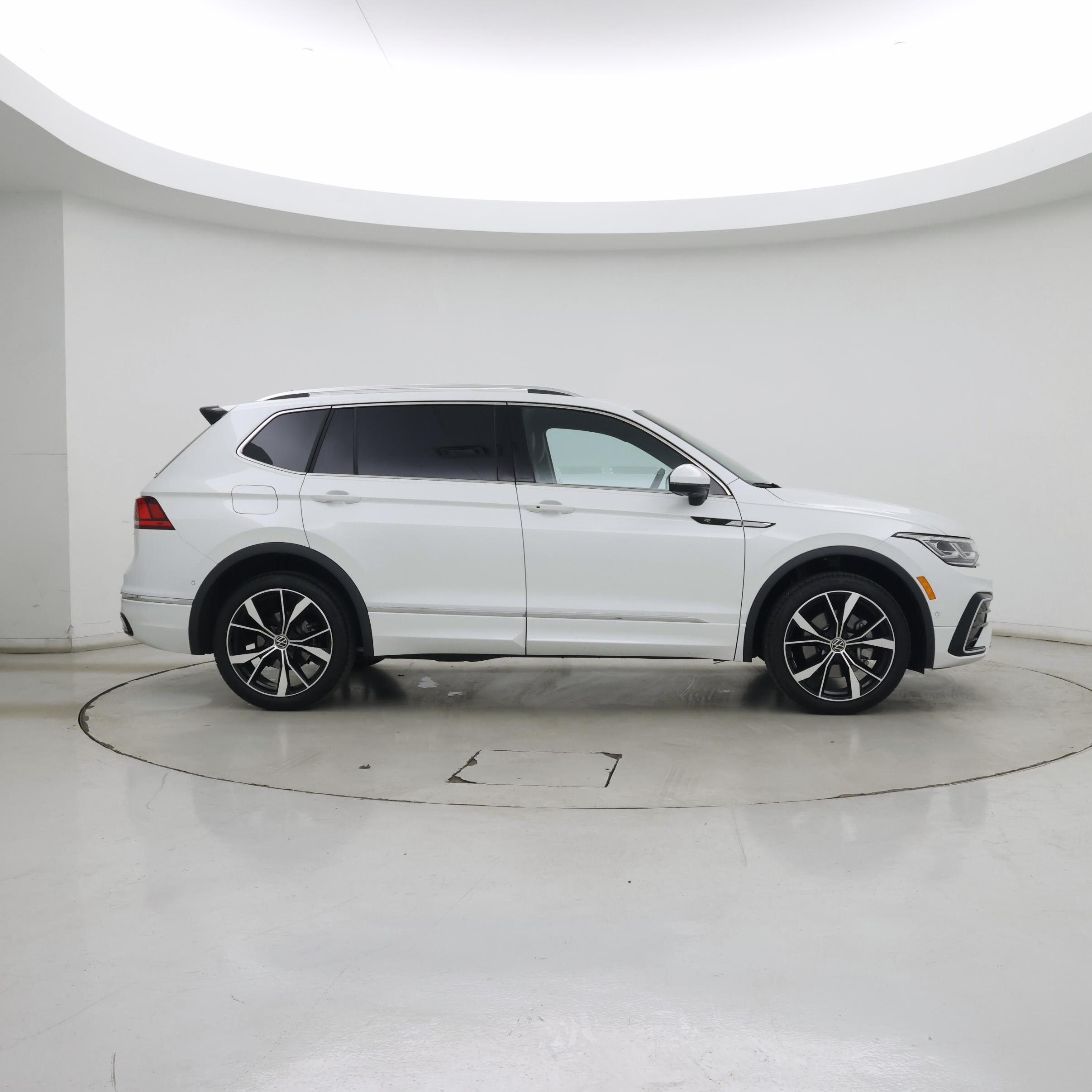 Thumbnail: 2024 Volkswagen Tiguan - 7