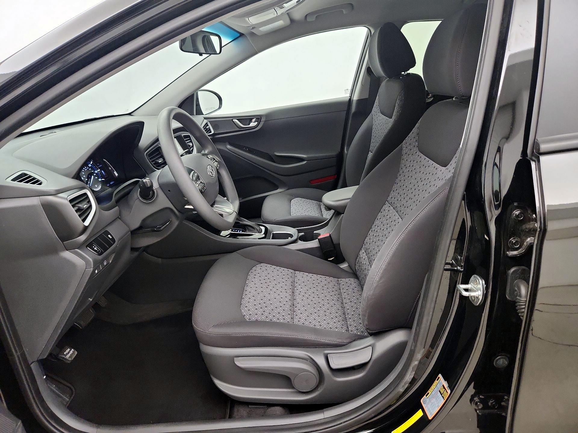 Thumbnail: 2018 Hyundai Ioniq - 11