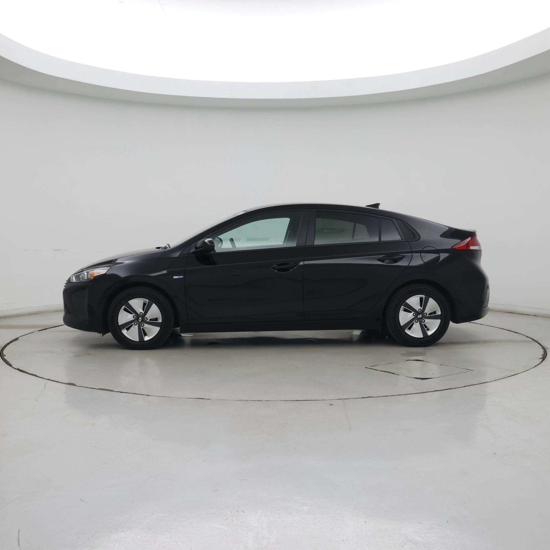 Thumbnail: 2018 Hyundai Ioniq - 3