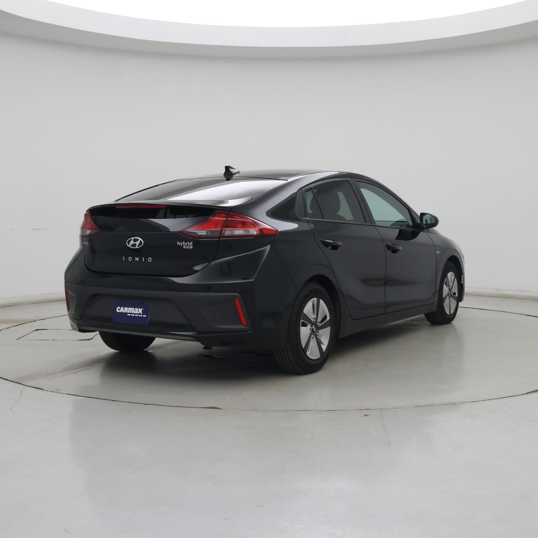 Thumbnail: 2018 Hyundai Ioniq - 8