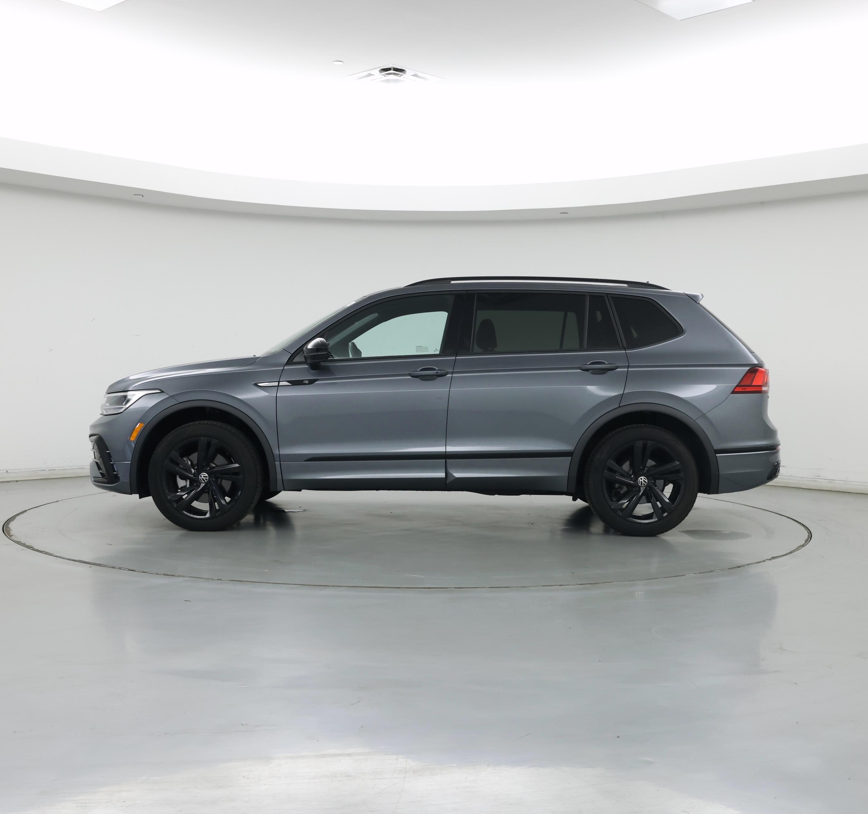 Thumbnail: 2024 Volkswagen Tiguan - 3