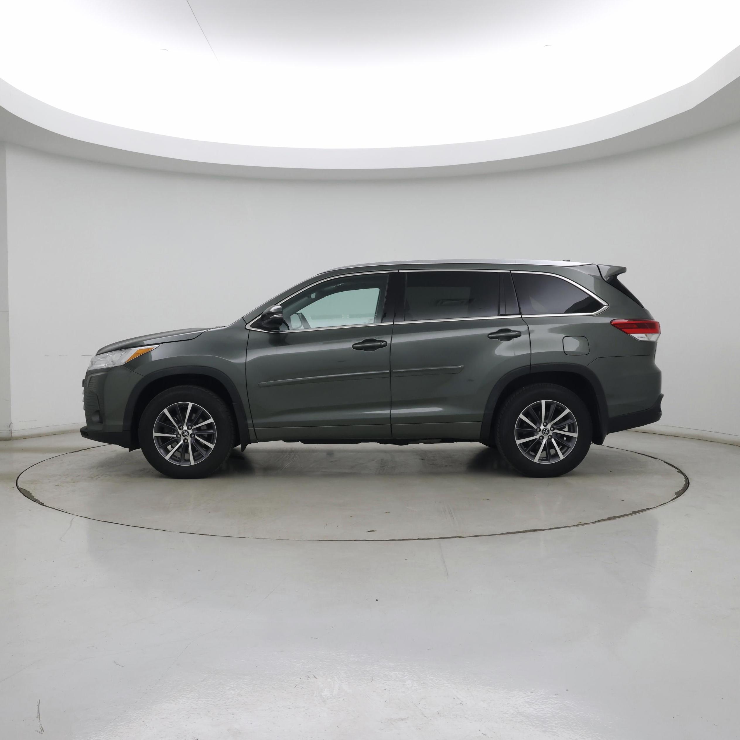 Thumbnail: 2018 Toyota Highlander - 3