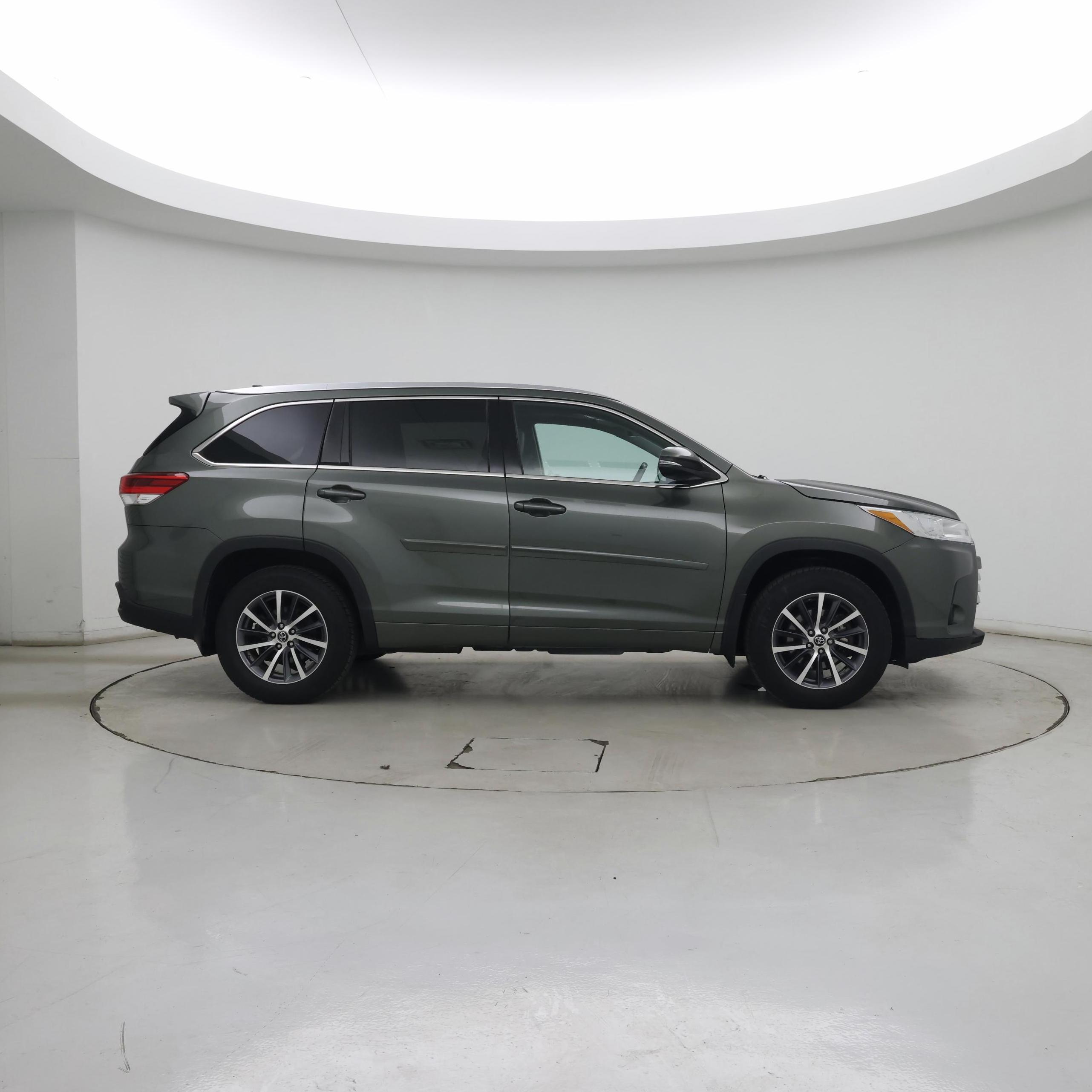 Thumbnail: 2018 Toyota Highlander - 7