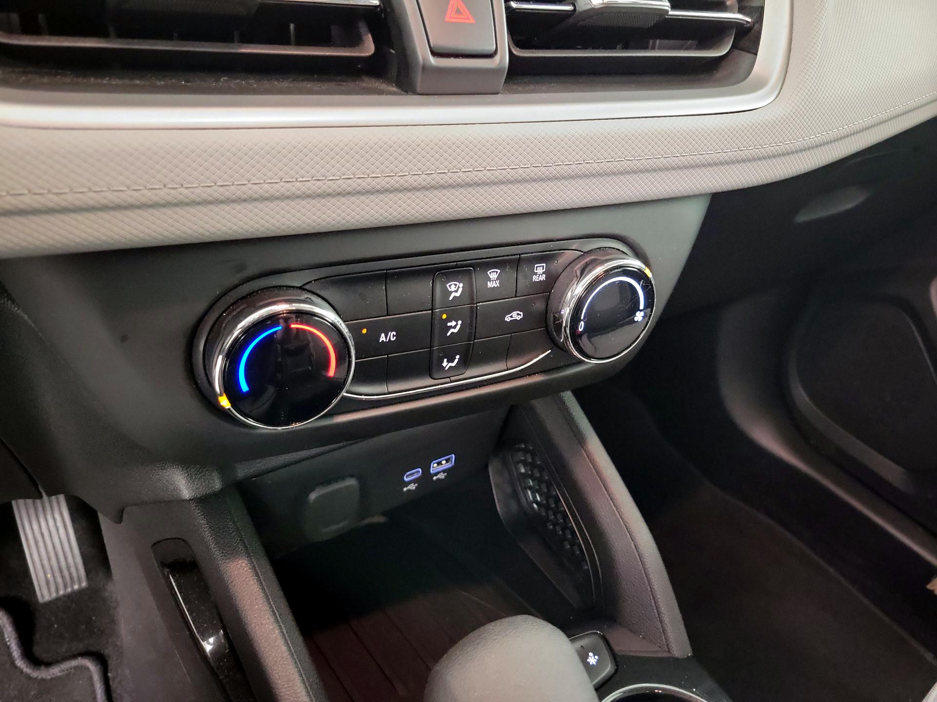 Thumbnail: 2025 Chevrolet TrailBlazer - 16
