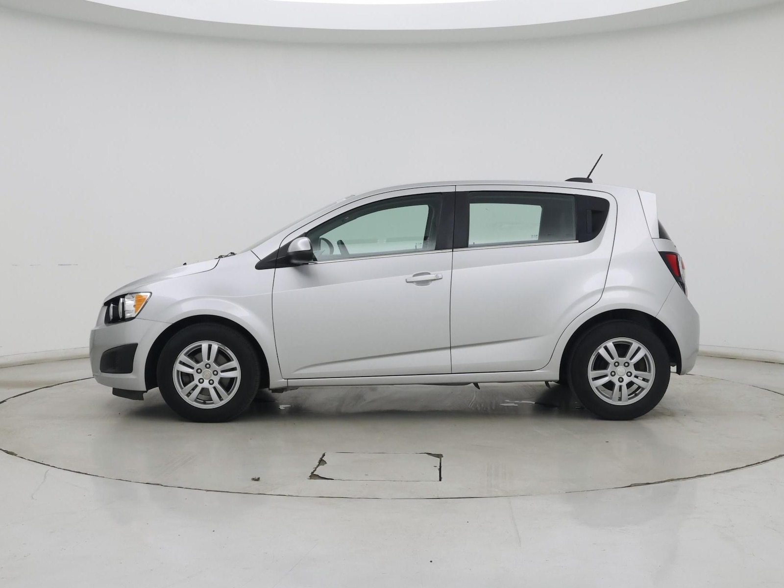 2015 Chevrolet Sonic LT - Photo 4