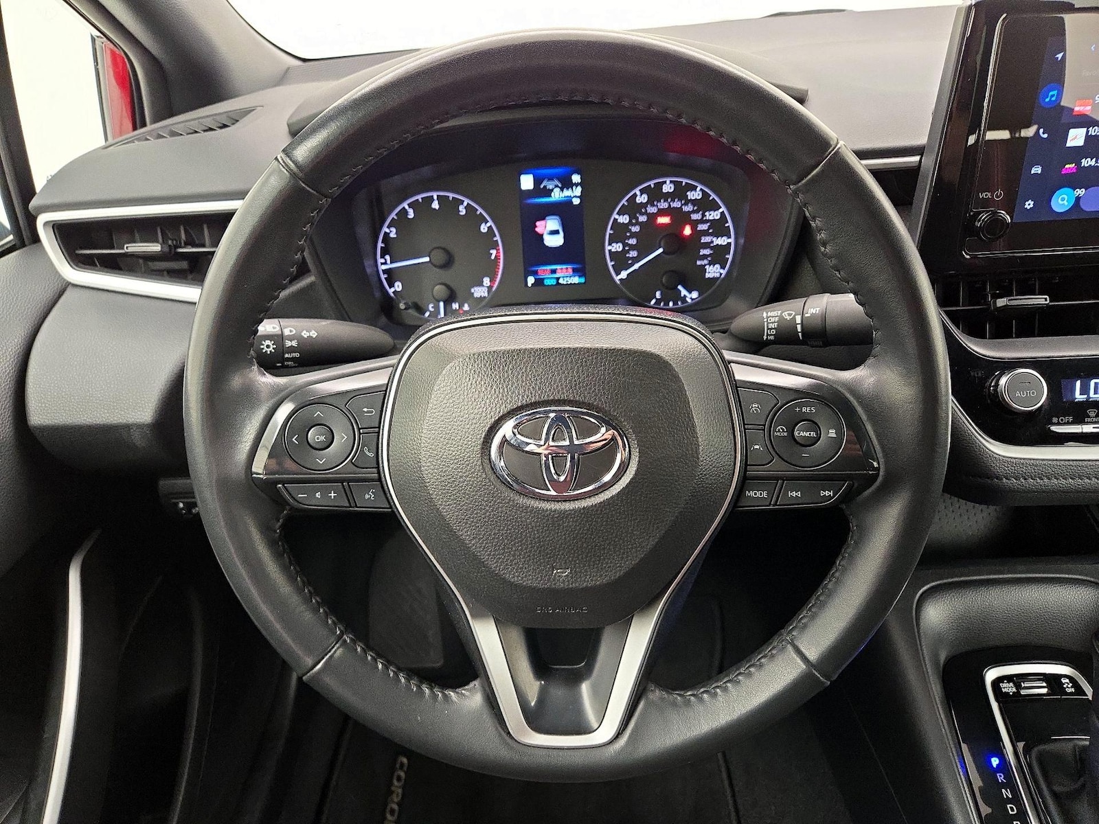 2025 Toyota Corolla SE - Photo 11