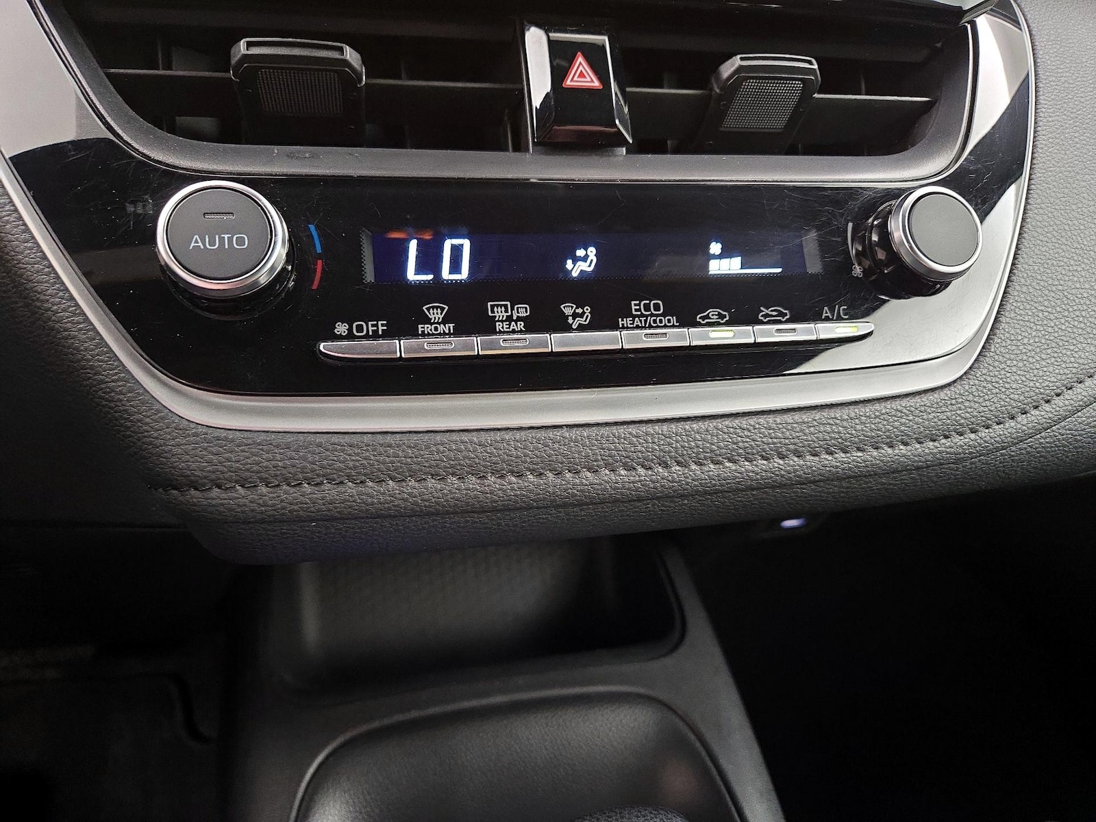 2025 Toyota Corolla SE - Photo 17