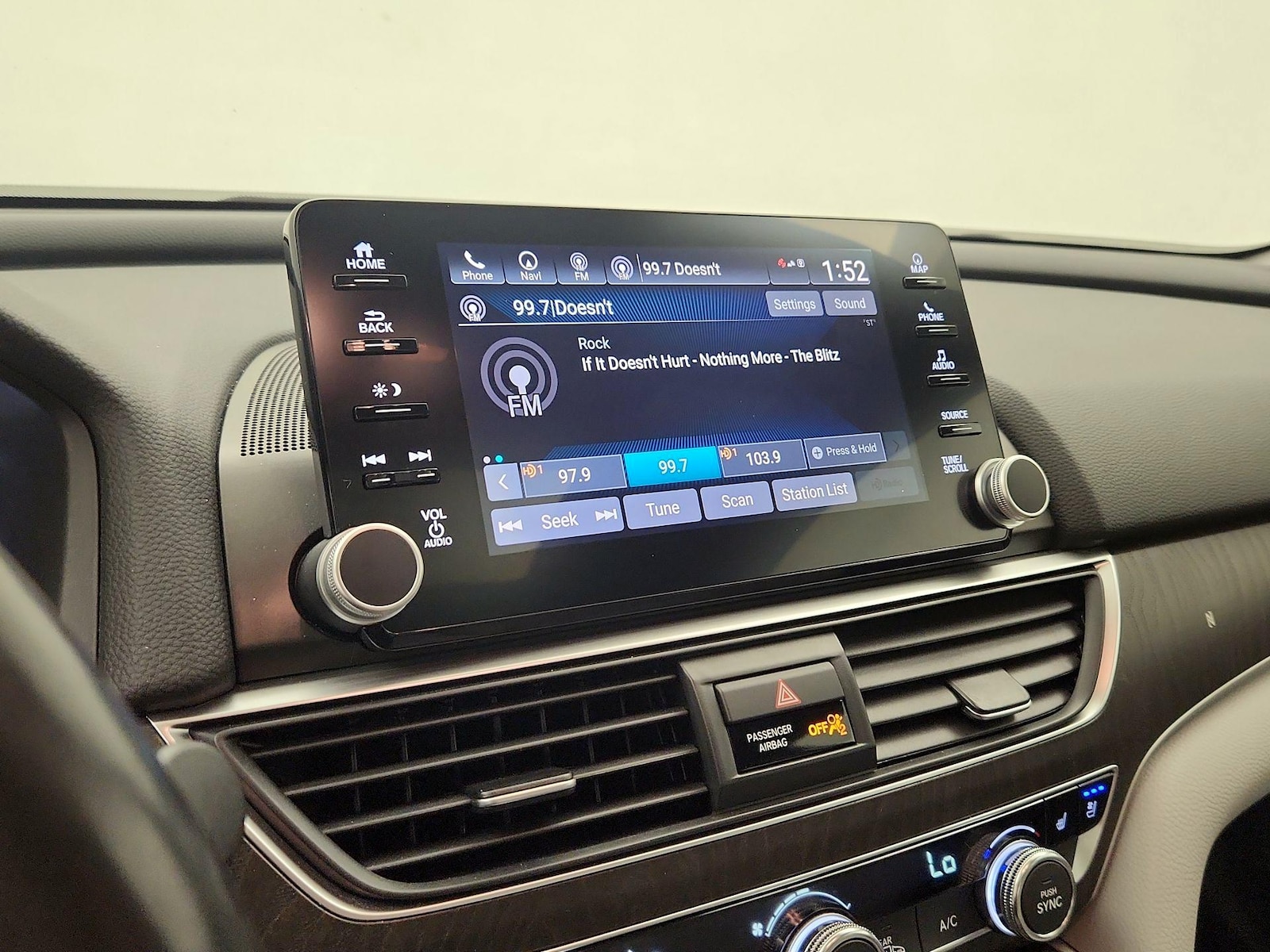 2018 Honda Accord Touring - Photo 17