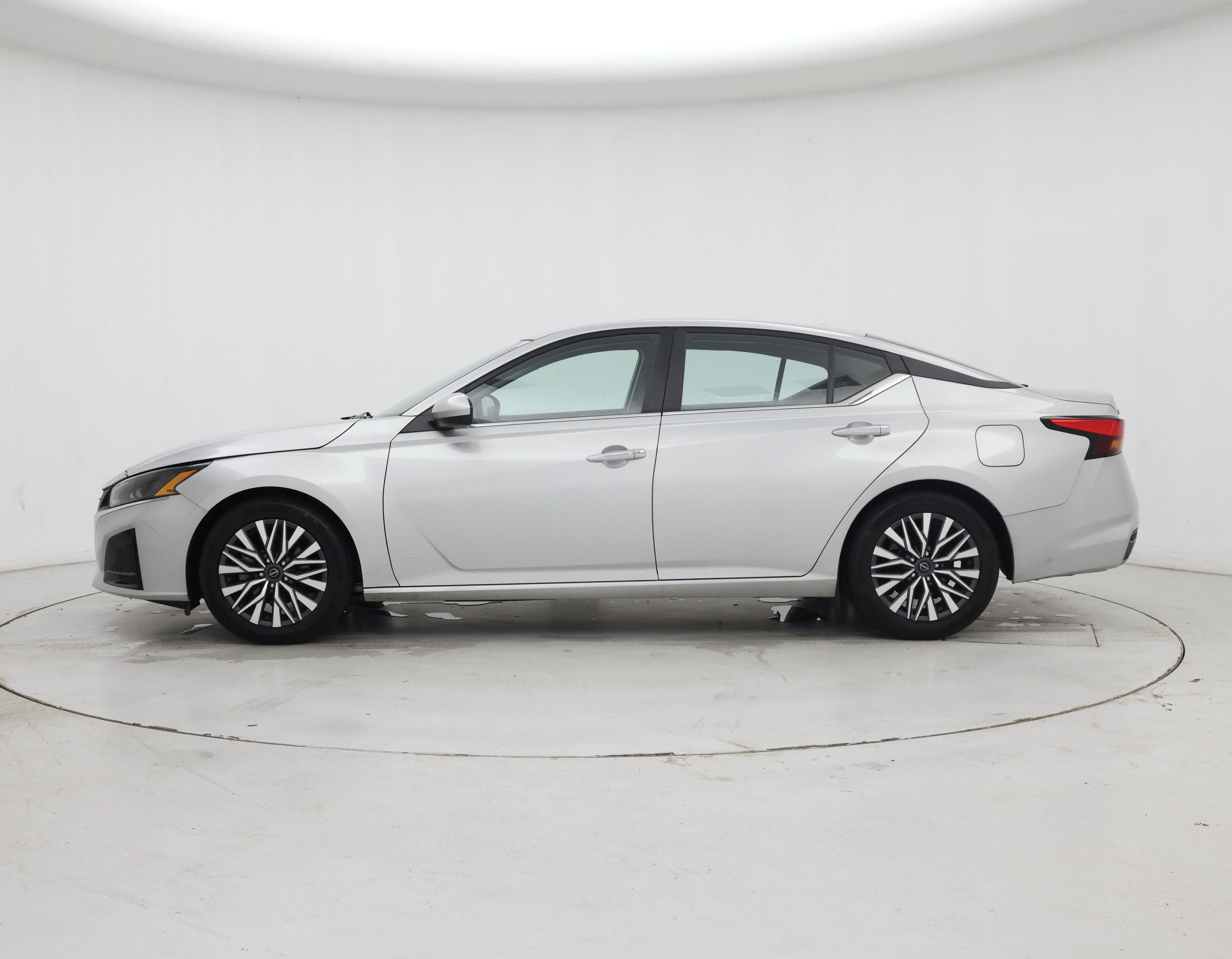 Thumbnail: 2023 Nissan Altima - 3