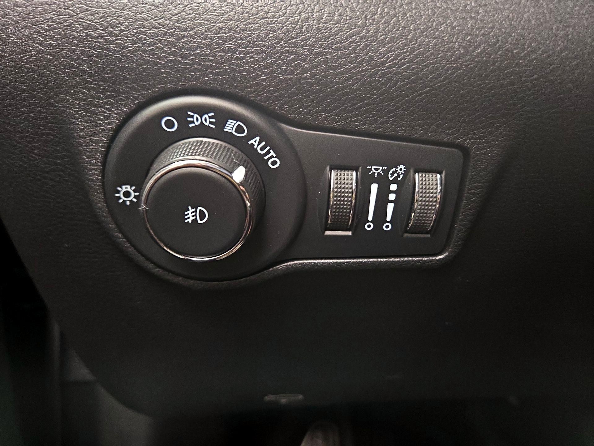 Thumbnail: 2022 Jeep Compass - 13