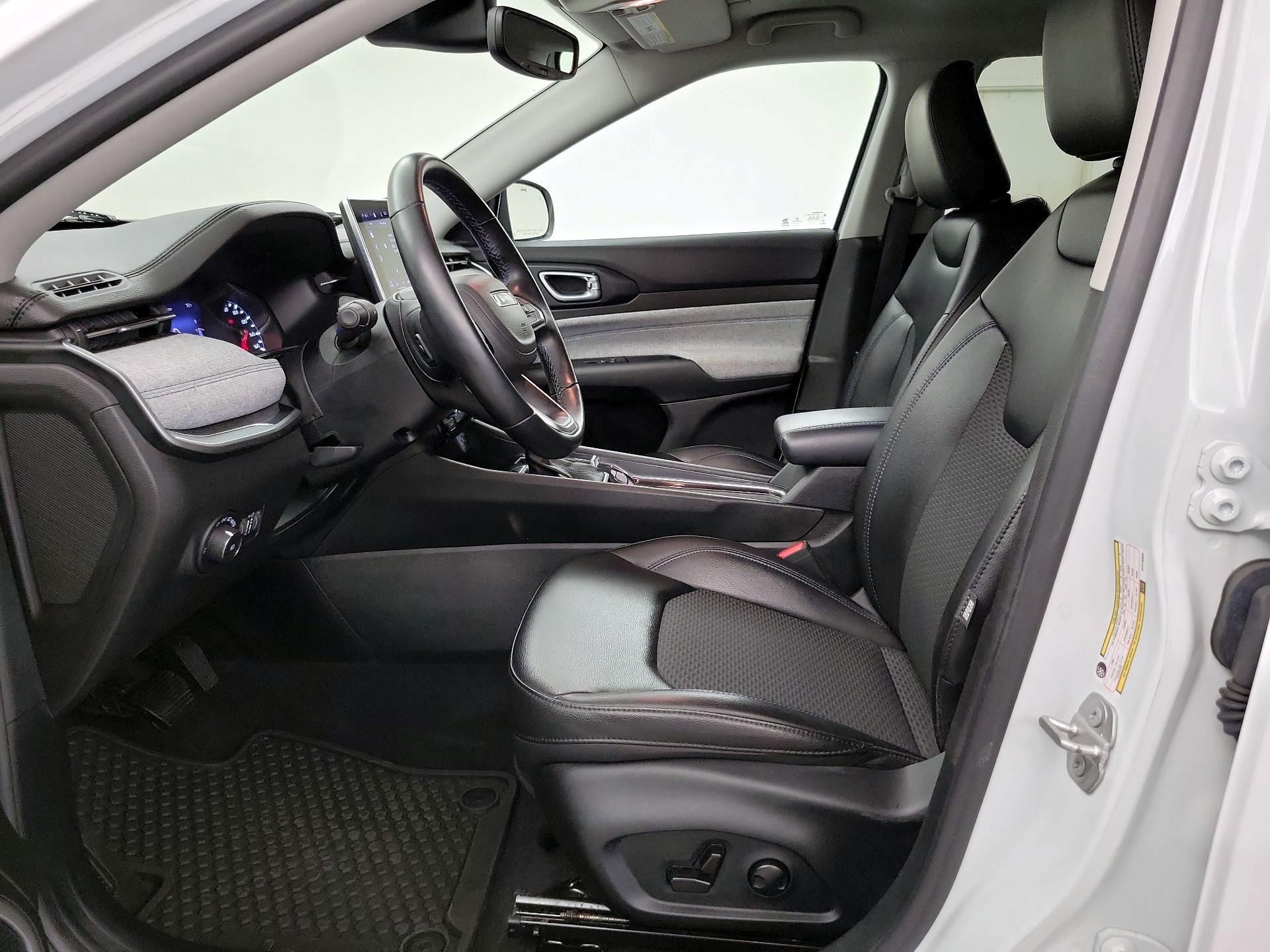 Thumbnail: 2022 Jeep Compass - 11