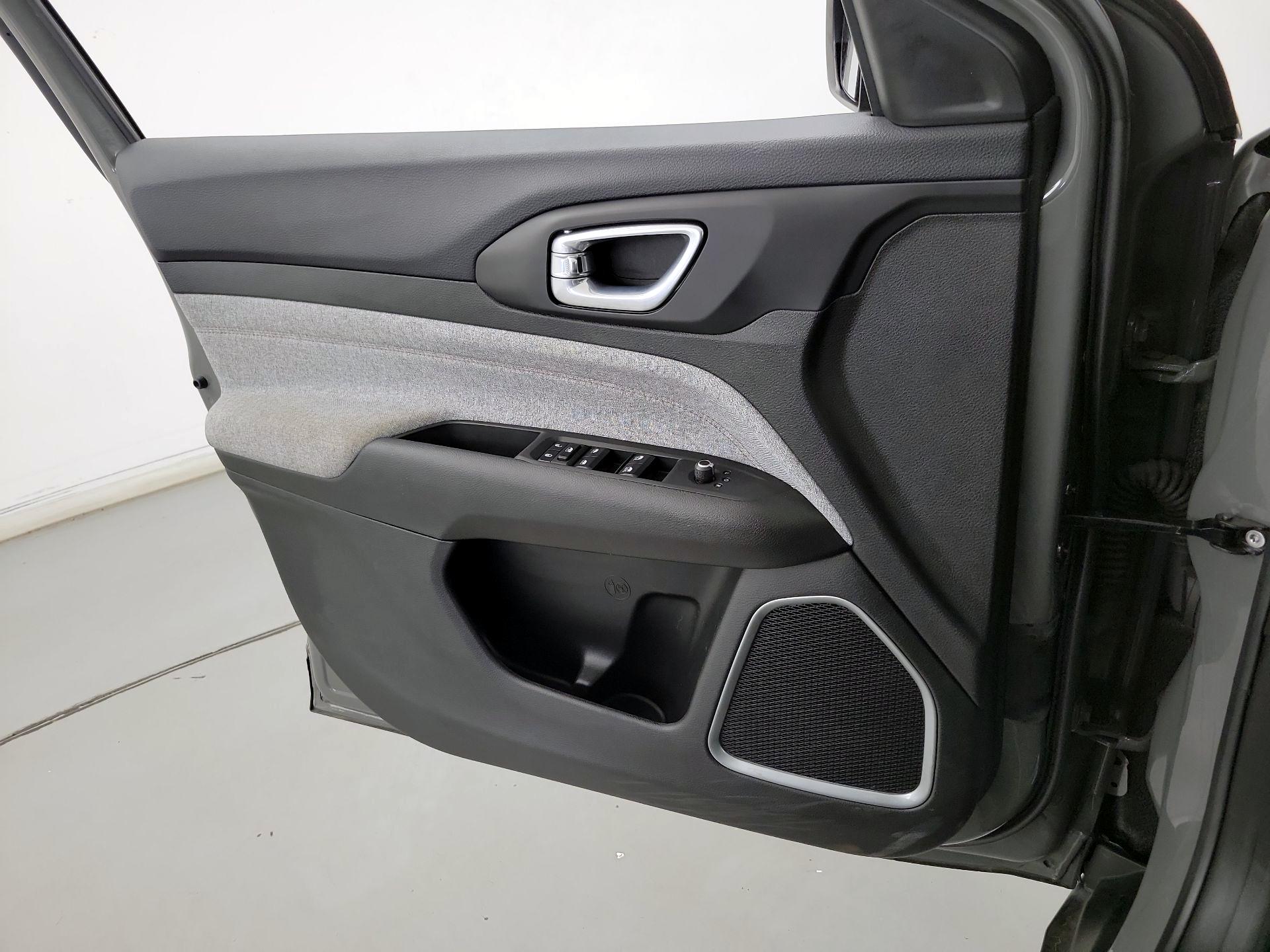 Thumbnail: 2023 Jeep Compass - 12