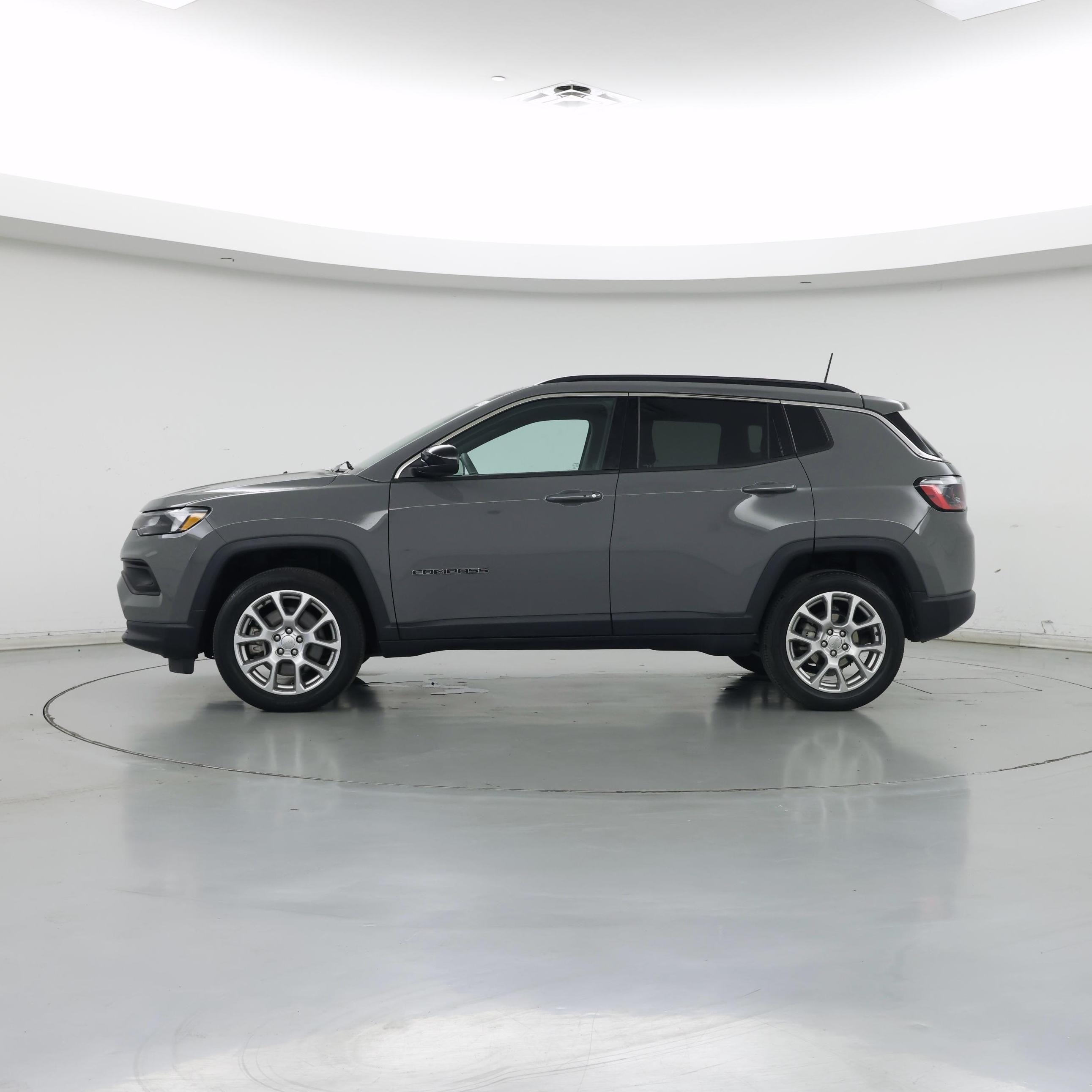 Thumbnail: 2023 Jeep Compass - 3