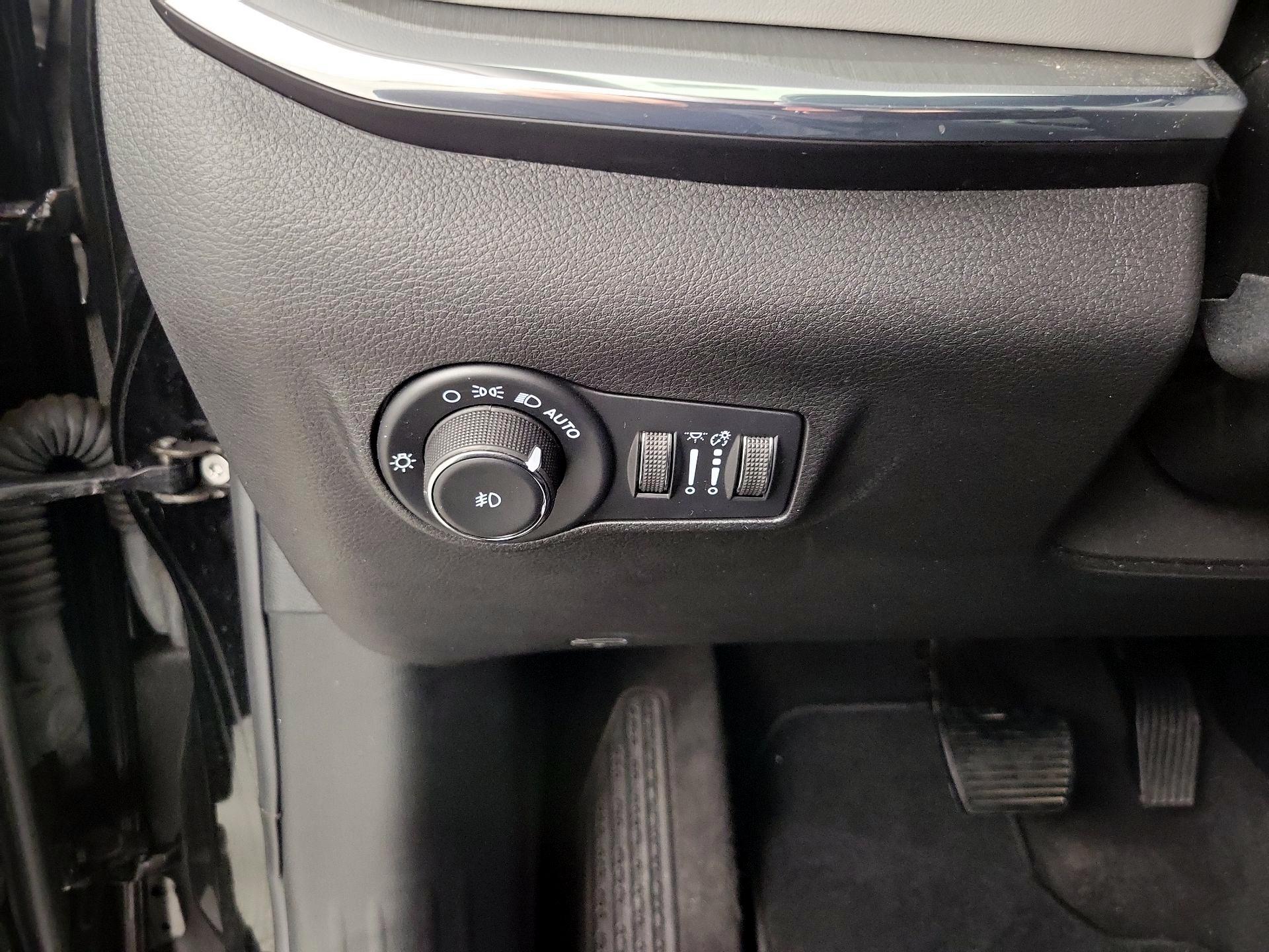 Thumbnail: 2022 Jeep Compass - 13