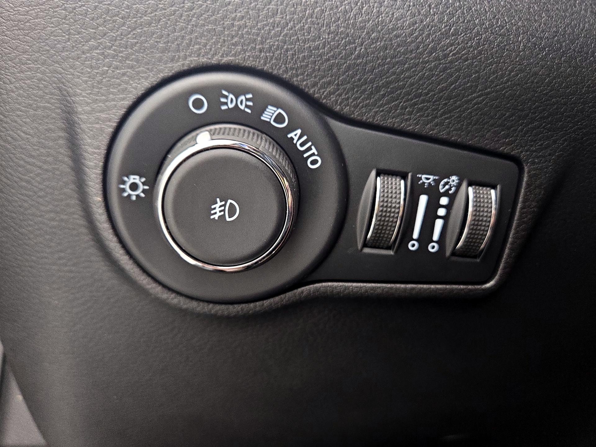 Thumbnail: 2023 Jeep Compass - 13