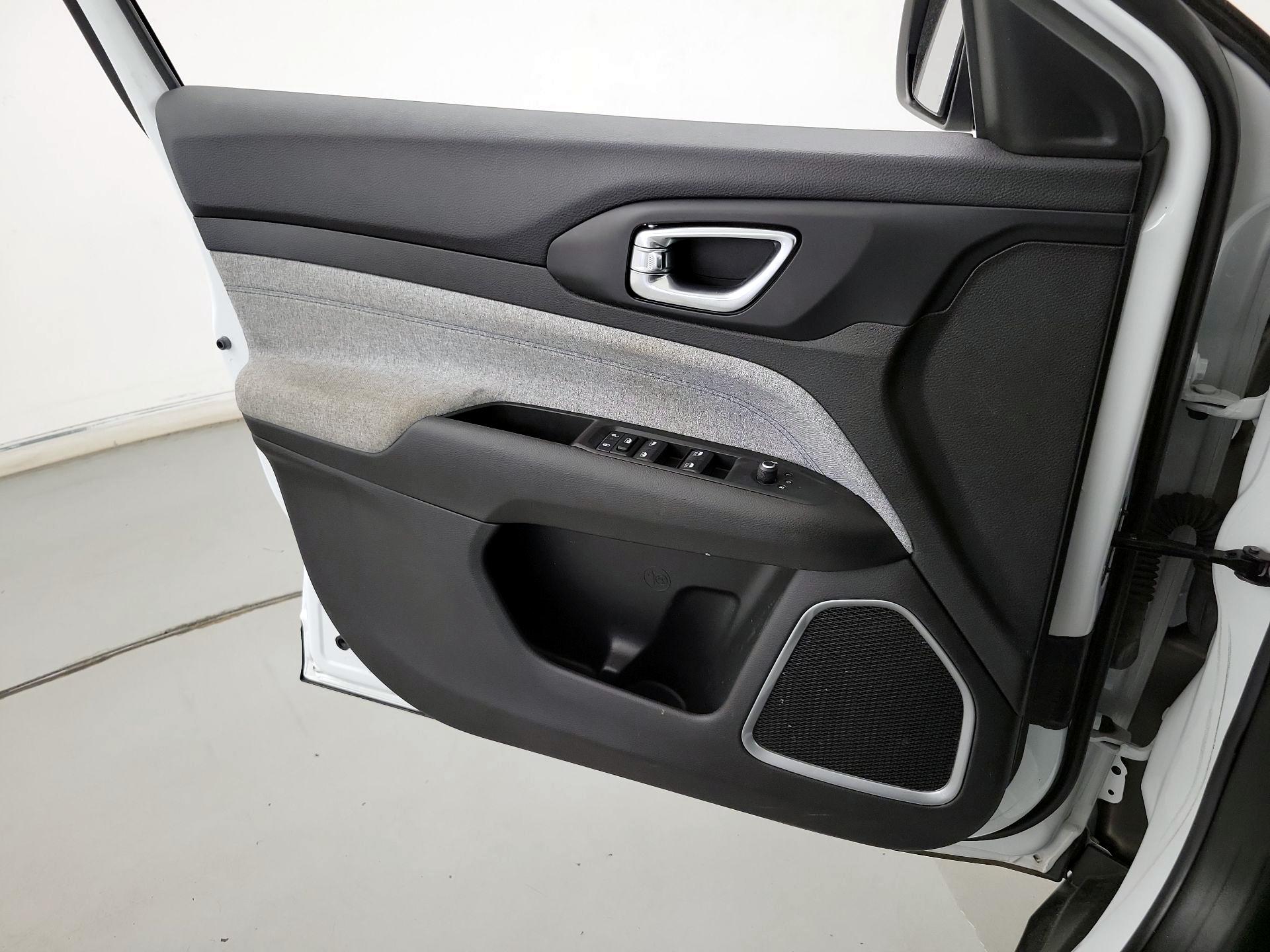 Thumbnail: 2022 Jeep Compass - 12