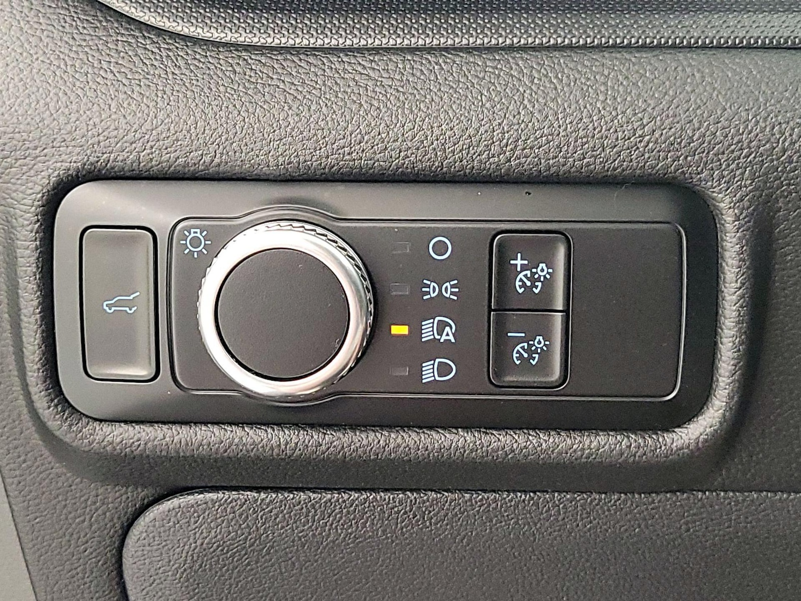 2023 Ford Explorer Base - Photo 14