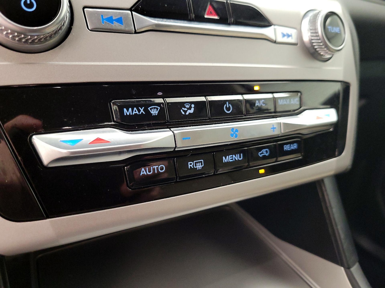 2023 Ford Explorer Base - Photo 17