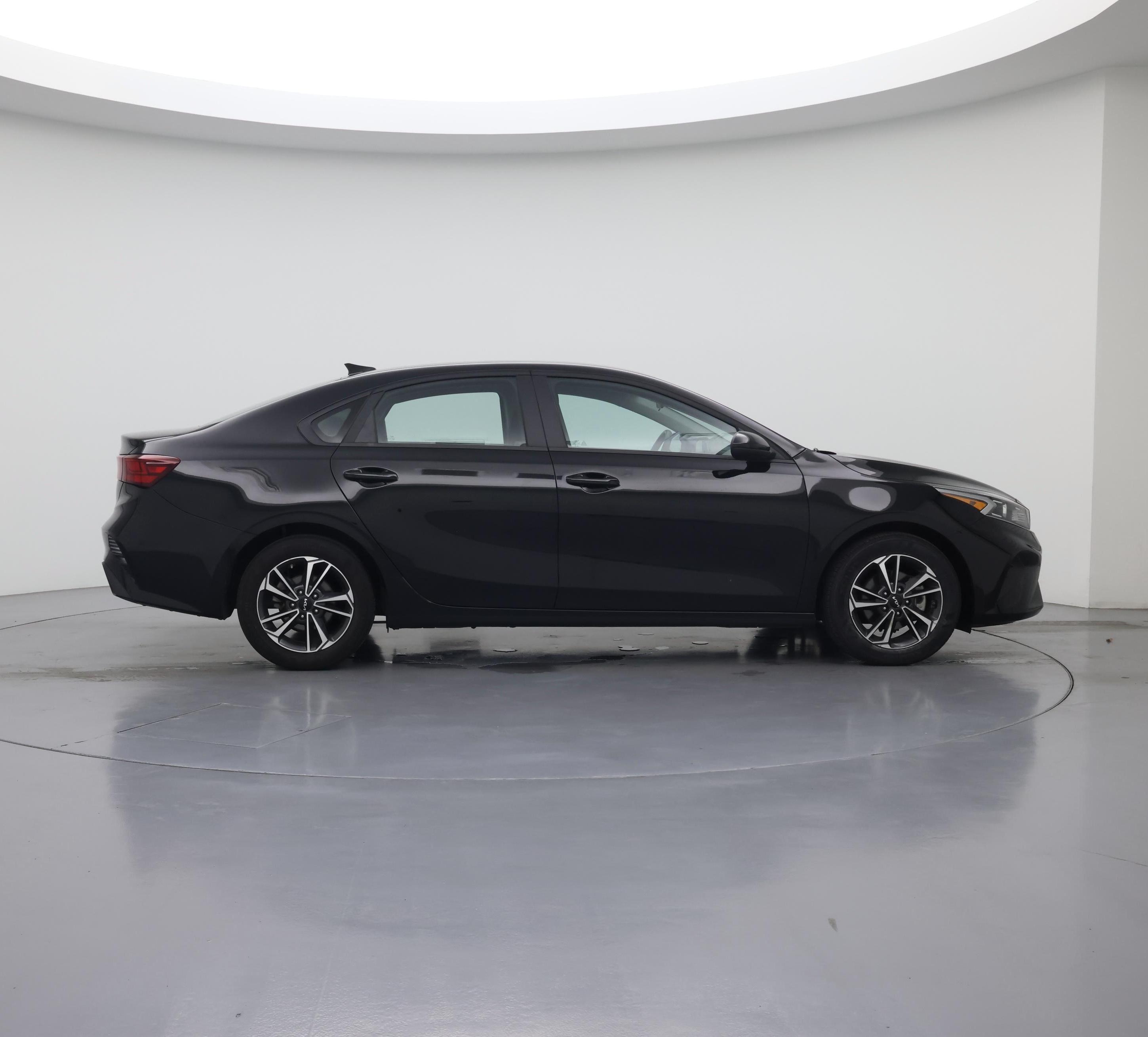 Thumbnail: 2024 Kia Forte - 7